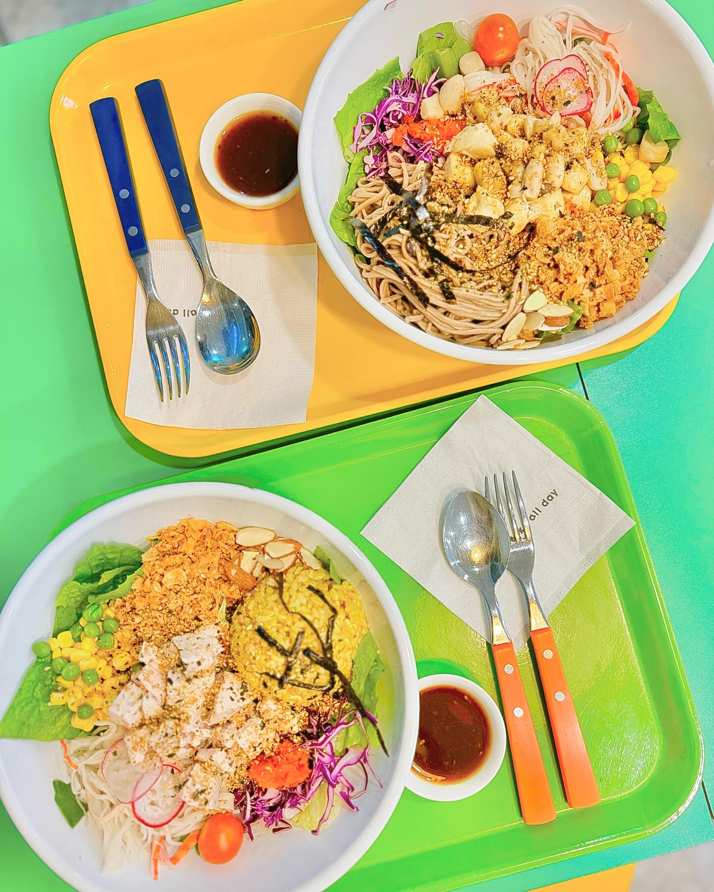 #협찬 🥗
#Pokeallday포케&샐러드하남미사점
#다이어트 한다고 채소만 우걱 우걱 먹을 수 없잖아요🥺
#하남포케 #pokeallday 에서는
아기자기하고 예쁘게 꾸며진 매장에서
현미밥, 메밀면, 각종 다양한 토핑, 소스들을 이용해
나만의 스타일로 커스텀하여 맛볼 수 있어요❣️

다채롭고 신선한 채소들은 물론이고
낮은 칼로리에 입맛대로 선택 가능한 드레싱,
토핑들 사이에 바삭한 식감의 후레이크까지 더해져
포만감과 영양, 식감까지 모두 챙길 수 있는
#하남미사샐러드 전문점이라 늘 찾는 곳이라는🤟🏻
📍 경기 하남시 미사강변북로30번길 13 1층
☎️ 0507-0284-4693
pokeallday_hanammisa 

#하남미사포케 #하남미사카페 #하남샐러드
#하남브런치 #망월동샐러드 #하남다이어트음식
#하남미사점심메뉴 #하남미사간식추천