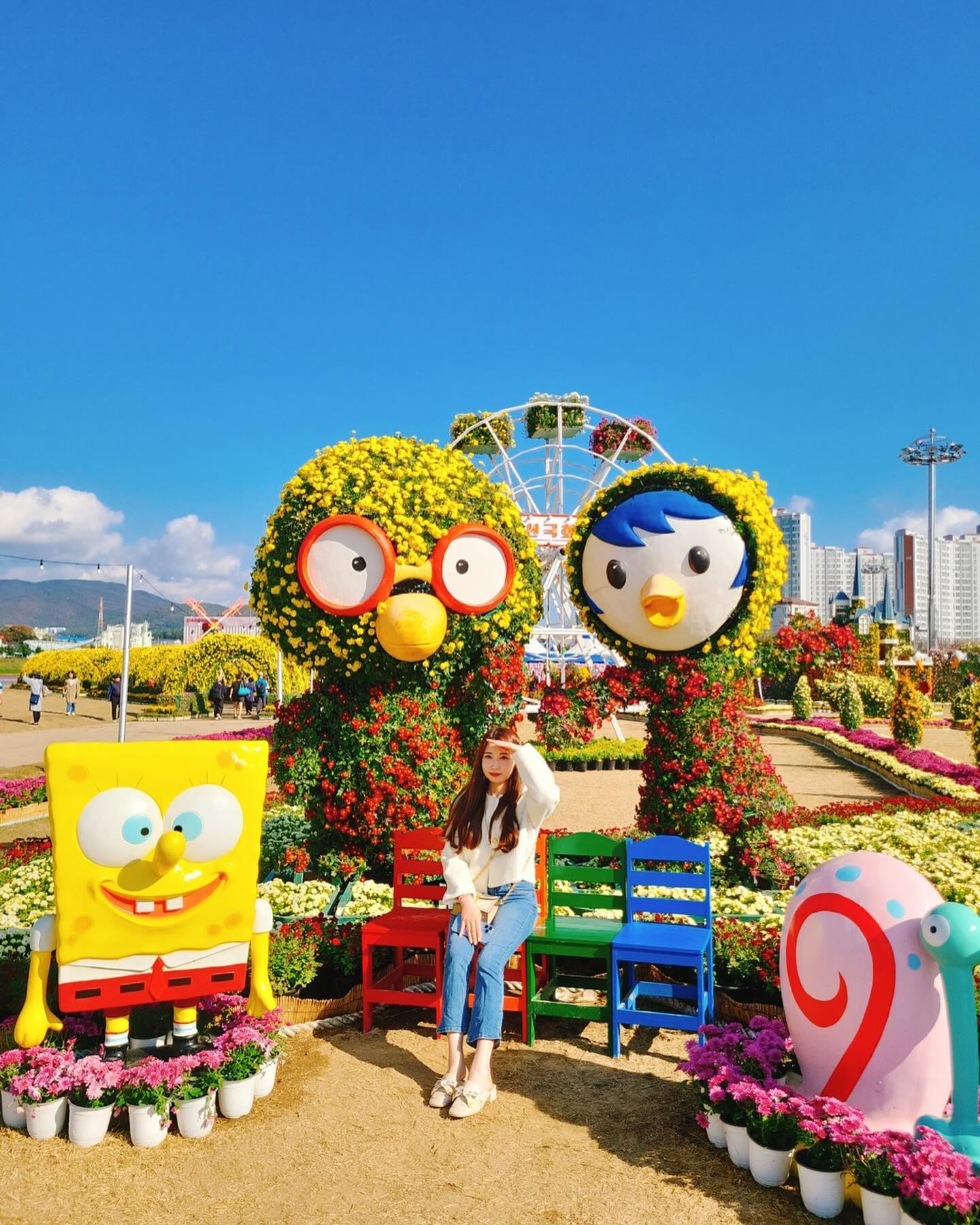 #양산 #국화 #축제 

날이 너무 좋아서 그런지
눈이 부셔서 앞을 볼 수가 없는데…
쳐다봐달라고 하시는😂

*주차는 양산종합운동장에 주차하시면 편해요! ⠀
⠀
⠀
⠀
⠀
#국화축제 #뽀로로 #스폰지밥 #국화꽃 #꽃축제 #양산핫플 #양산가볼만한곳 #양산축제 #국내 #경상도여행 #경상도