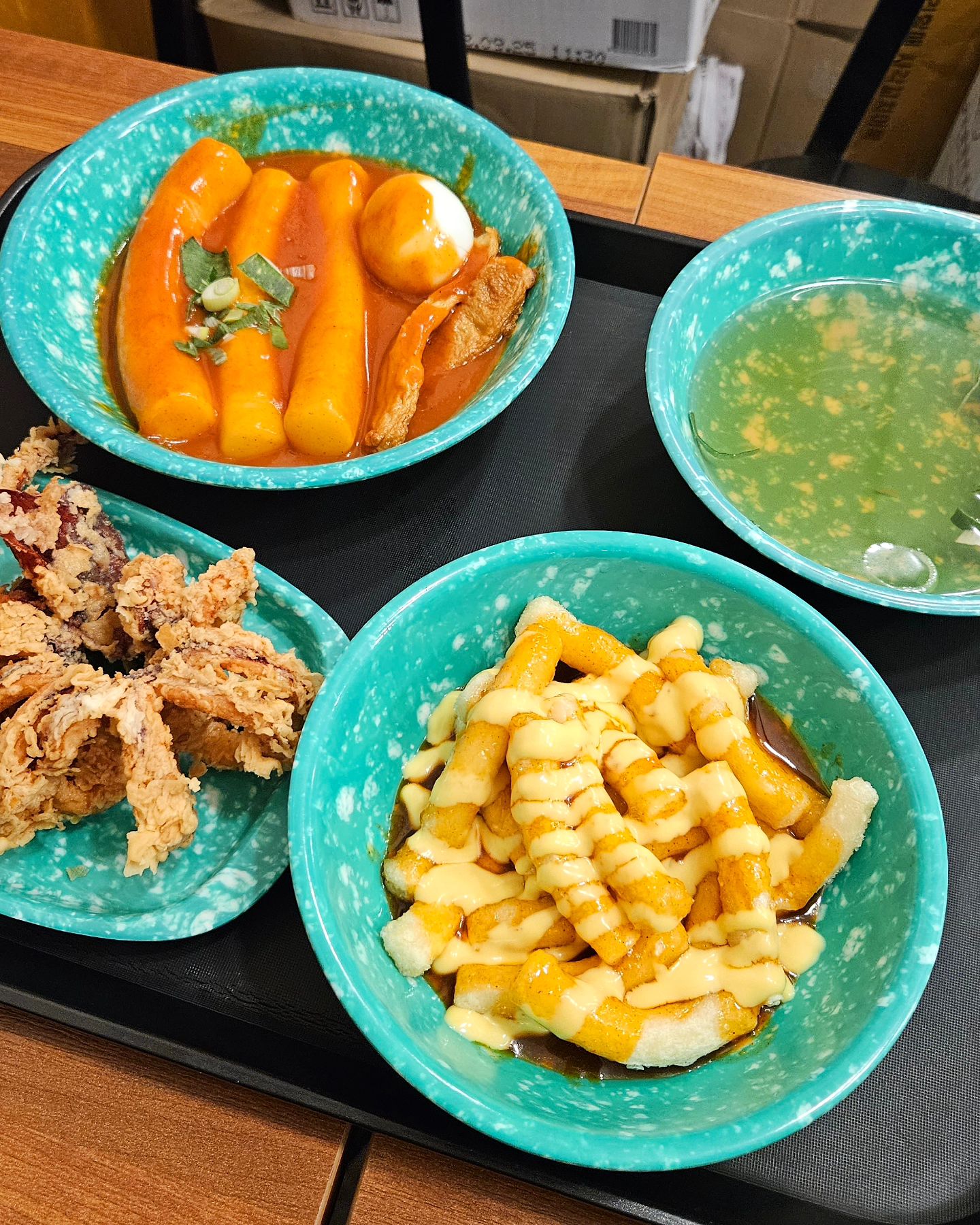 #우리할매떡볶이
가래떡떡볶이 통오징어튀김 밀떡튀김