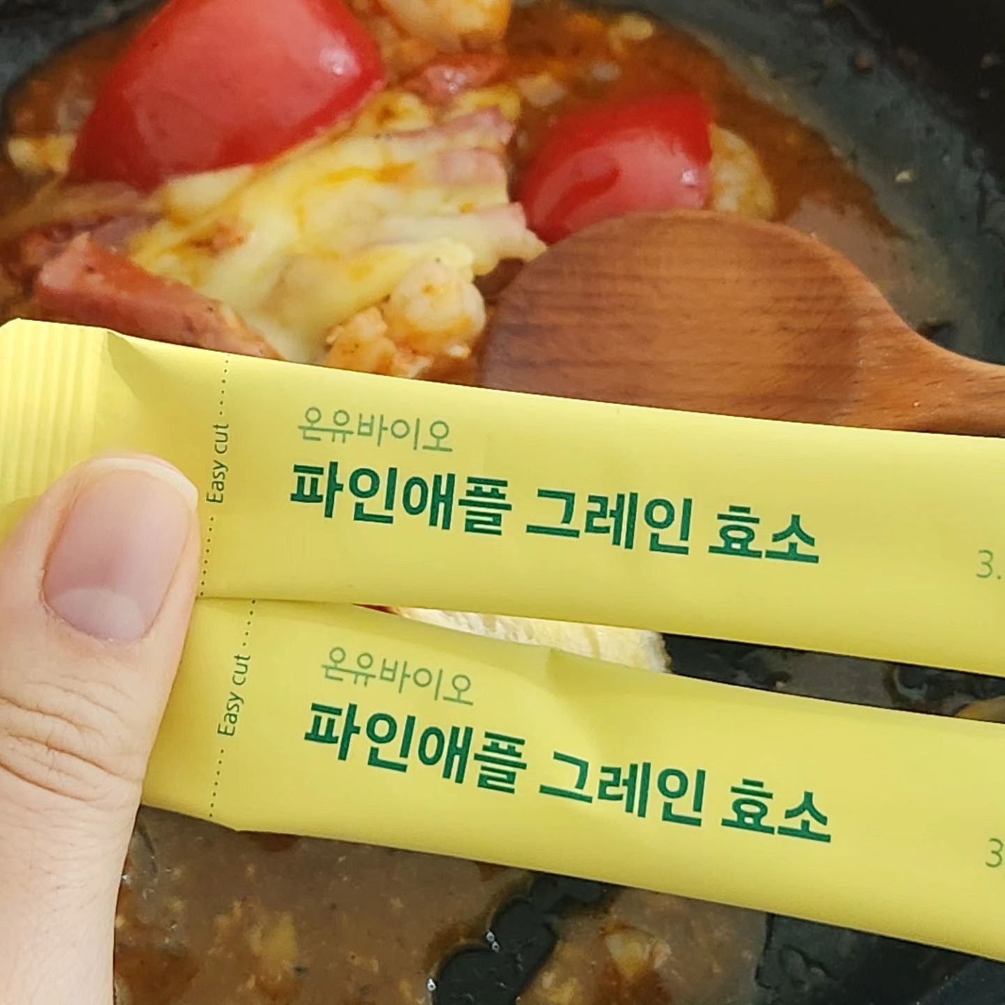 #협찬 저 요즘 지방분해주사도 맞고 다이어트에 진심인데 식단은 진짜.. 너무 힘드네영ㅜㅜ 탄수화물을 줄여야하는데 너무 땡기는거 있죠

약사 배합으로 믿음 팍팍가는 온유바이오 파인애플 효소는 탄수화물 섭취가 많은 한국인 맞춤 700,000 unit 고역가

단호박, 옥수수수염, 팥 등 시너지 원료들을 함유해 붓기 개선에 도움을 주네요! 며칠 먹었더니 아침 붓기가 좀 줄어든 느낌이에요

다이어터 필수 아이템 효소, 꼭 먹어주세요!
#파인애플효소 #브로멜라인 #윤곽효소 #고역가효소 #효소 #효소추천 #곡물효소 #소화효소 #소화효소제 #효소유산균