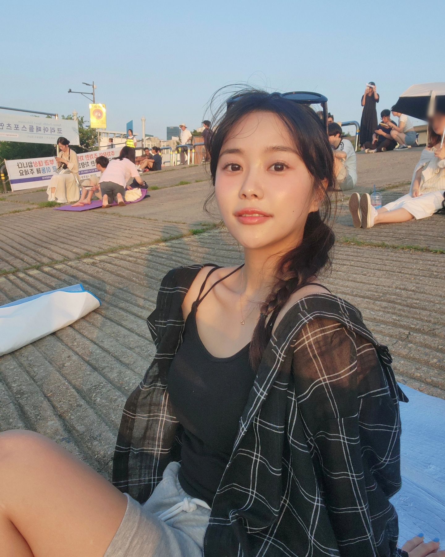 한여름에 돌침대에서 영화보기