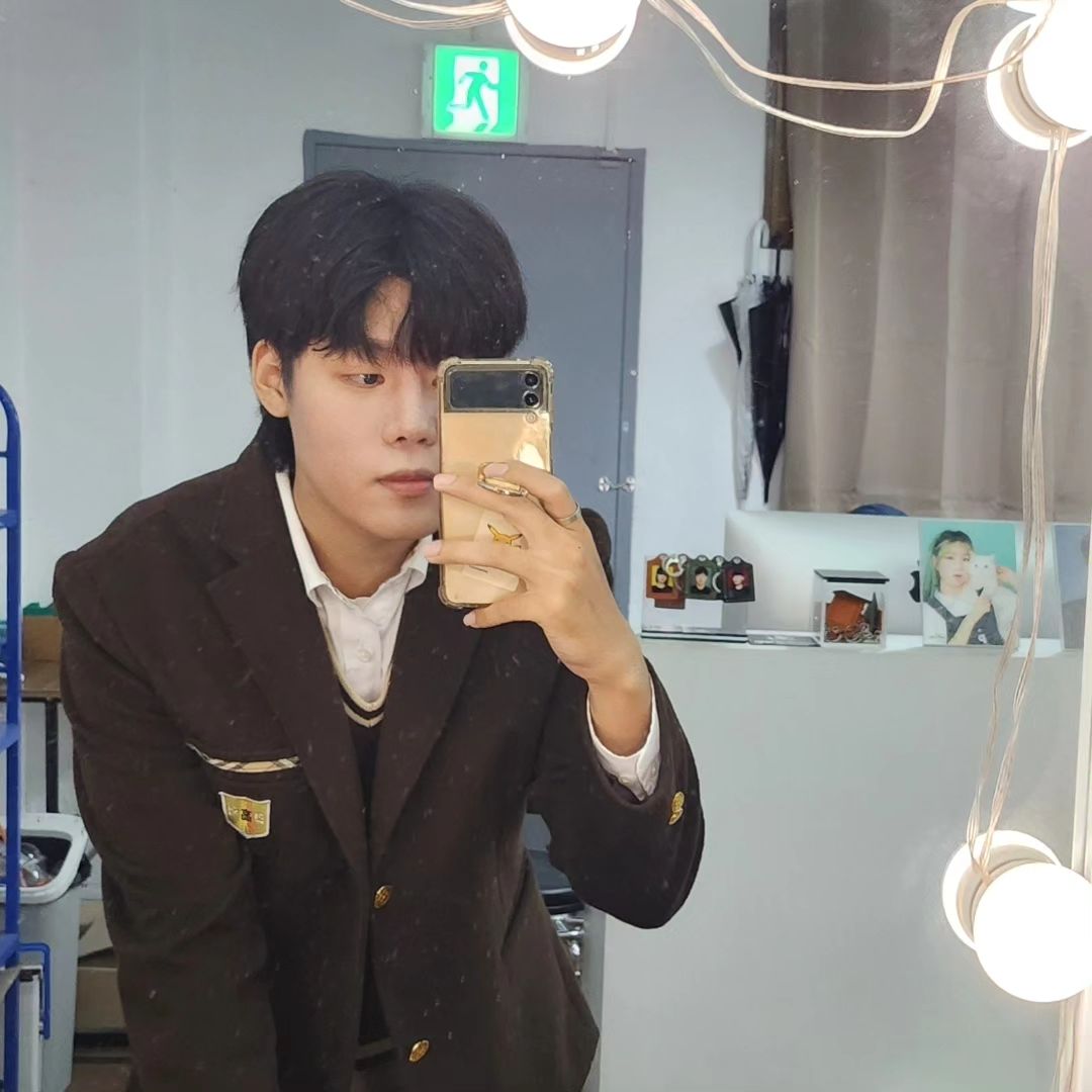 학생역할 하기 전까지 교복은 넣어놓는걸로

#04년생 #일상 #맞팔 #선팔하면맞팔 #좋아요반사 #좋반 #팔로우미 #교복 #교복패션 #오오티디 #ootd #거울샷 #훈남 #훈녀 #패션 #패션계정맞팔 #배우 #신인배우 #배우지망생#いいね返し #いいね #フォロー #フォロバ #フォロミ
