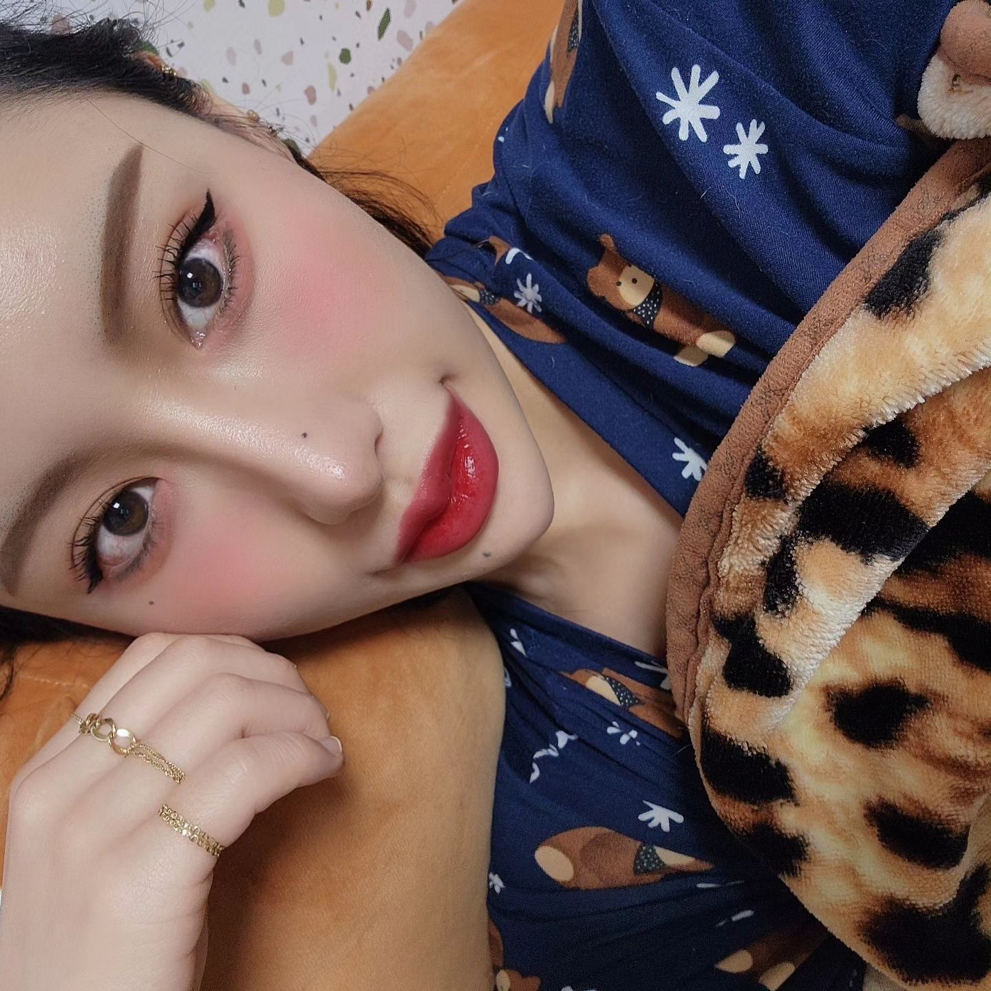 꼭 어디안나가고 집에서 화장놀이 할 때 맘에들어🤔

#메이크업 #웜톤 #쿨톤