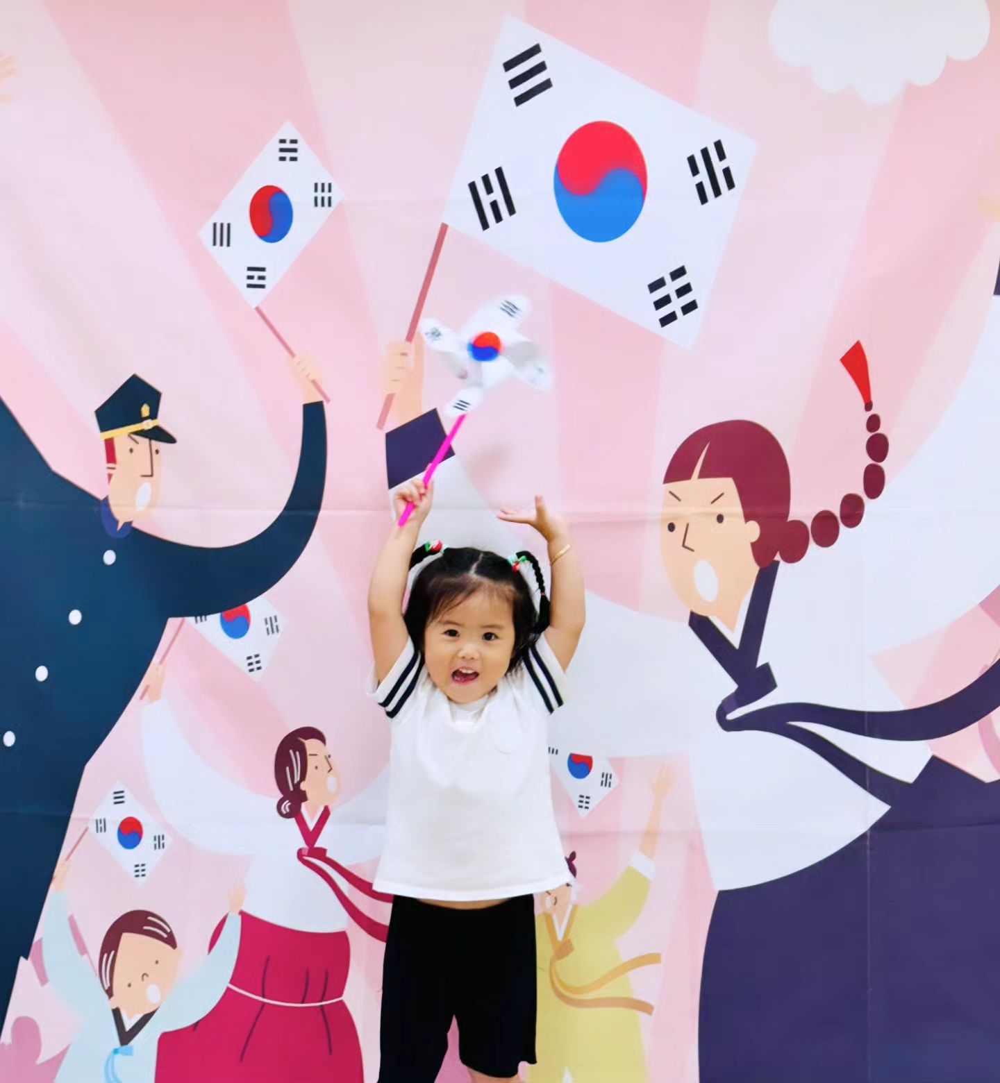 #광복절 #광복절행사 #어린이집광복절행사🇰🇷 
.
트라움 안에서 저렇게 했다는게 대단👍
아이들 노래에 뭔지모를뭉클함 🥲
의미있고 뜻깊은 하루 ❤️💙
.
#삼성트라움어린이집 #탕정 #딸스타그램