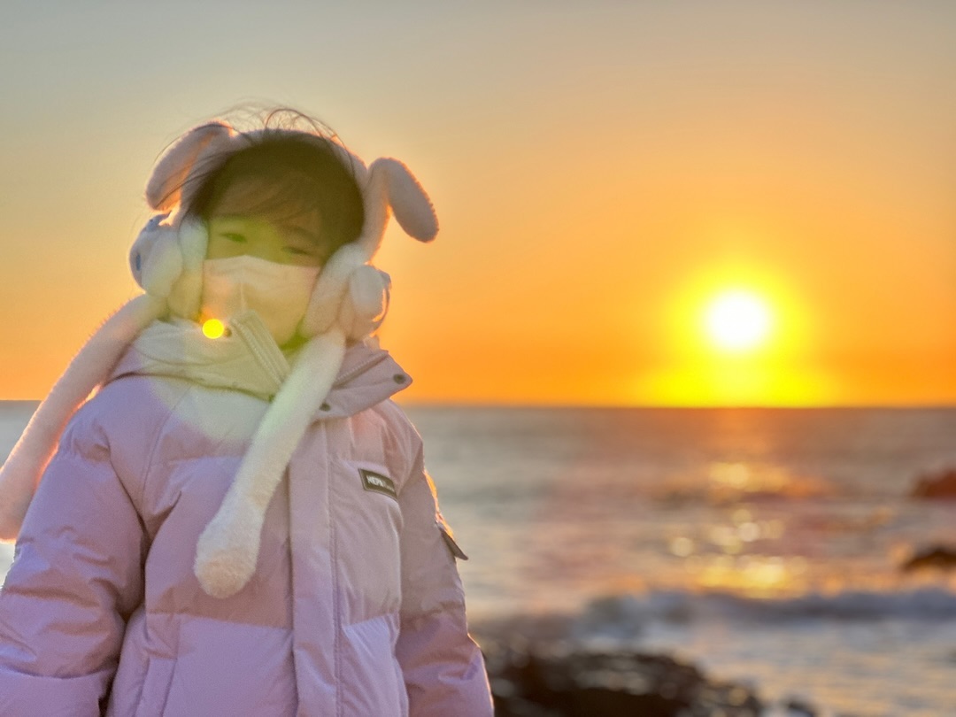 2025년 해돋이🌅
매년 함께보는 새해 일출😍
올해는 우리 유주가 학교에 들어가니 더 뜻깊네🥰
초등 1학년 화이팅🩷
엄마아빠가 너의 시작을 응원할게👍
#2025년#을사년#어랏뱀띠해#나의해!!!
#유주육아일기👶🏻💓