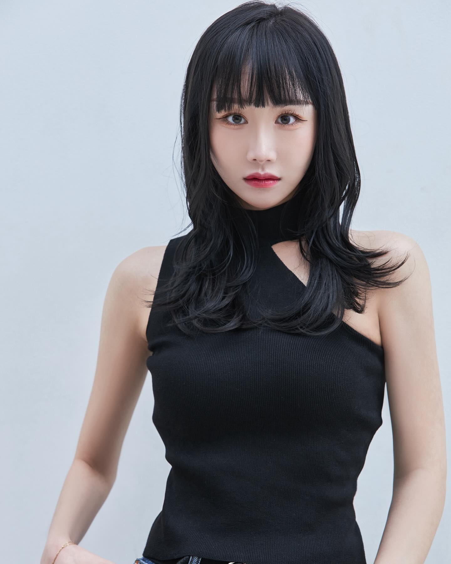 🎂

기적은 하늘을 날거나 바다 위를 걷는 것이 아니라,
땅에서 걸어 다니는 것이다.
내가 27년 전 오늘, 아빠 엄마의 기적이 된 것처럼 -

#HBD

Photo studiomoki_official 
Hair goodday.duri