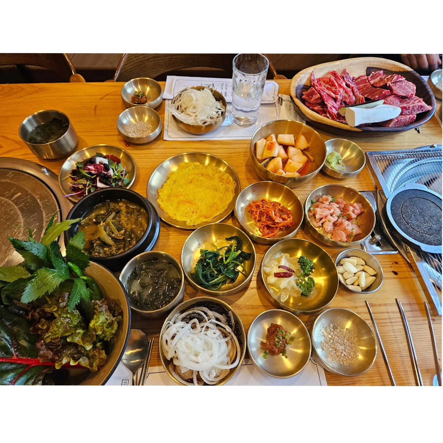 포항맛집#맛스타그램#화랑#포항한우맛집#한우맛집#
#효자동맛집#포항맛집추천👍#포항맛집👍👍#
#룸식당#포항남구맛집#
👉🏻👉🏻👉🏻👉🏻👉🏻👉🏻👉🏻👉🏻👉🏻미시오👈👈👈👈👈👈👈👈
예전에  비해 밑반찬이랑 많이 바뀌어서 만족👍
겉 옷커버도 있고 룸 안에 냉장고 까지 있어서  가족끼리 조용히
식사할수 있어요.
밥이랑 된장찌개 시키면  구운김이랑 간장까지 
주셔서 너무 맛있게  먹음
후식으로 팥빙수까지  주신답니다.