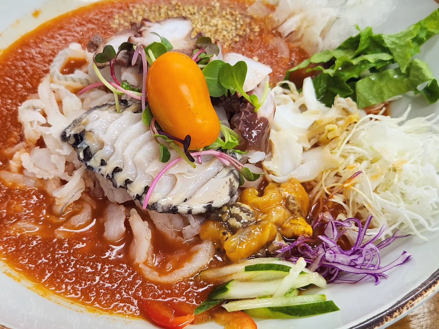 속초에서 만난 회국수 맛집 🍜 
(전날 먹은 또간집 추천 두부 맛집이 너무 별로였음 🥲)

인생 맛집이었던 제주 #오가네설렁탕 냉면이
떠오르는 맛이었다!!
똑같진 않지만 제주도 비행기값 생각하면
만족스러운 맛 👍🏻

#속초맛집 #물담물회국수