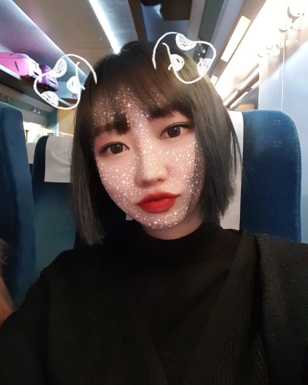 23년 막공하러 부산가는 기차안에서 폭풍 셀카💕
( Feat. heewon_00 )
 
이제 공연도 끝났으니 맛난거 묵음서  24년 맞이해야지😘❣️
.
.
.
.
#일상 #댄서 #섹시퍼포먼스팀 #카테나 #연말행사 #부산 #2024년 #청룡의해 #새해복많이받으세요 #daily #dailymood #dailylook #selfie #ootd #style #dancer #snowcam #happynewyear