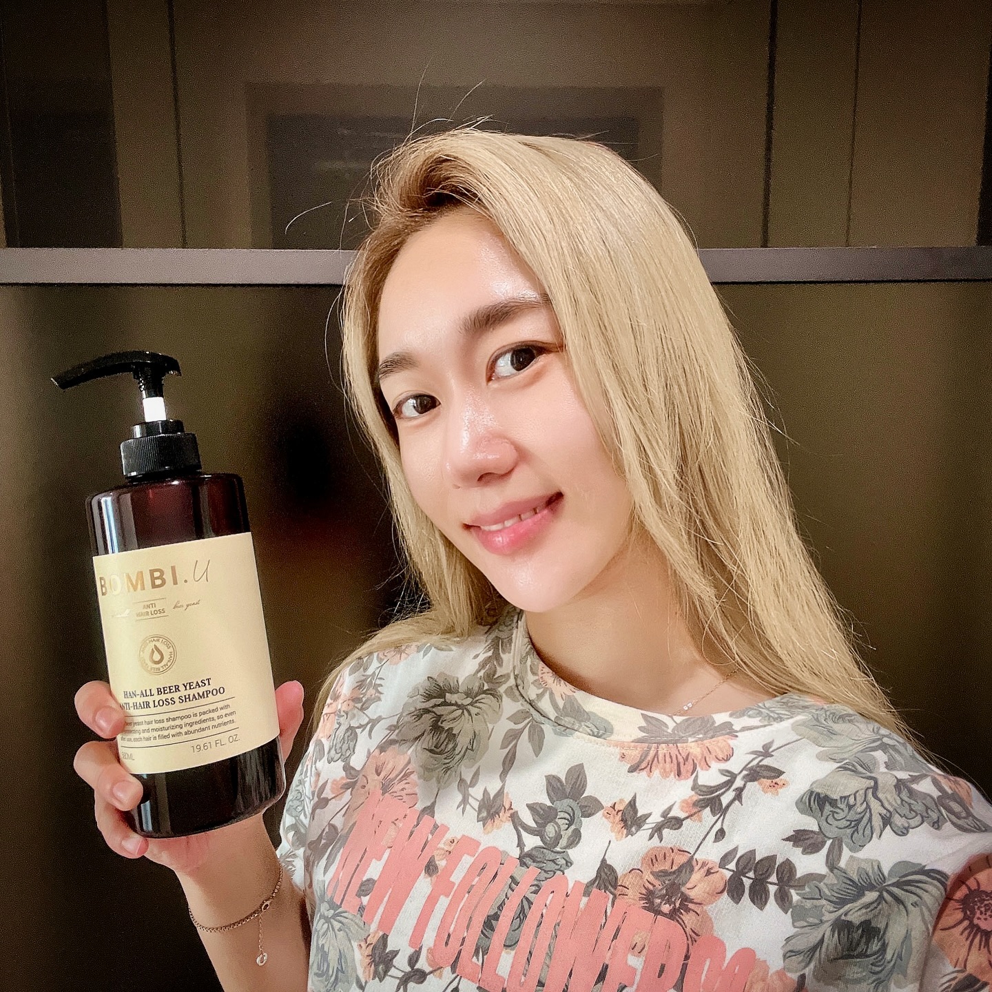 #협찬 안심하고 사용하는 탈모증상 완화 샴푸!
’봄비유 한올 맥주효모 샴푸‘

탈색 후에 두피가 많이 건조해지면서 
가렵기도 하고 트러블이 생기기도 하는데
모발이 더 가늘어지면서 많이 끊겨서
한올 맥주효모 샴푸로 관리를 시작했다.

두피의 피지 개선, 진정, 탄력, 모발윤기,
모발 탈락 수 완화, 모발 엉킴 개선 임상을 완료했고
식약처 기능 보고를 완료한 제품으로
유아부터 임산부까지 모두 사용할 수 있도록
21가지 유해성분 배제하고 
식물성 계면활성제와 자연유래 추출물을 사용했다.

효과가 좋은 특허성분들을 듬뿍 담았고,
시너지 효과를 낼 수 있는 성분들까지 함유해
말끔하게 모공 속까지 세정하면서
두피와 모발관리까지 해결할 수 있다.

욕실에 두면 인테리어 효과 까지 있음!

#봄비유 #봄비유샴푸 #봄비유탈모샴푸 #봄비유맥주효모샴푸 #맥주효모샴푸 #바이오틴샴푸 #맥주효모탈모샴푸 #바이오틴탈모샴푸 #샴푸 #탈모샴푸 #샴푸추천 #탈모샴푸추천 #헤어건강 #모발건강 #두피건강 #머릿결관리 #지루성두피 #헤어케어제품 #머리숱많아지는법 #약산성샴푸 #탈모예방 bombiu_official
