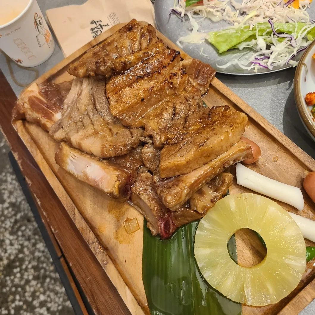 새로생긴 전원숯불
초벌해서 나오니 더 맛있넹😋
.
.
.
.
#전원숯불 
#주말외식 
#저녁스타그램