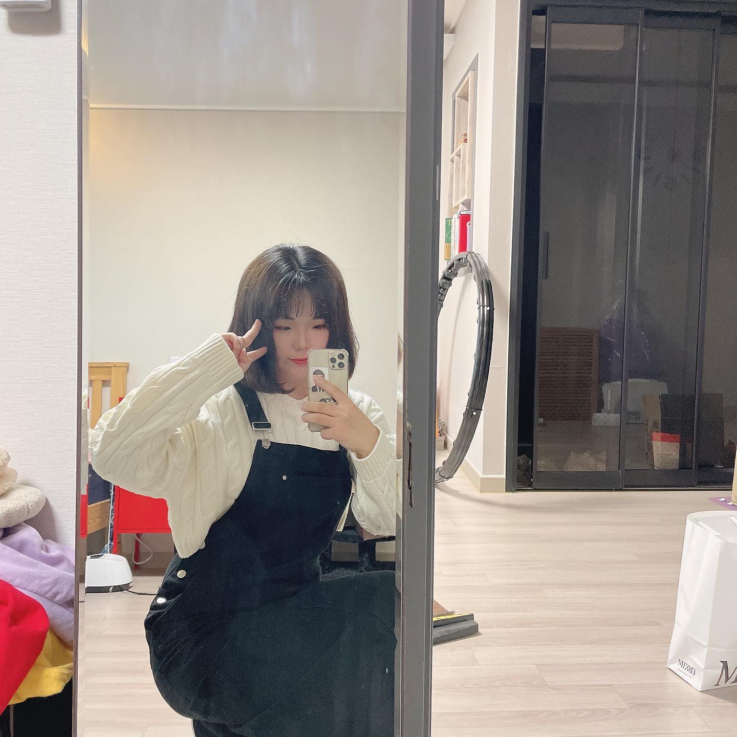 멜빵 👍
.
#좋반 #좋아요반사 #오오티디 #ootd #소통 #소통해요 #멜빵치마 #브이 #일상 #いいね返し #93년 #셀카 #셀스타그램 #거울샷