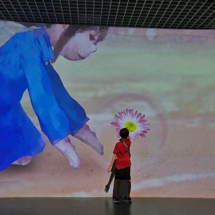 다양한 전시와 체험을 즐길수 있는
#학생과학관 
재미있는 체험공간,
유익한 과학 정보를
모두 얻을 수 있어 아이와 둘러보기 좋아요.
미디어아트도 정말 근사해요!

#아이와가볼만한곳
#여름방학즐기기 #아이와데이트 
#영종도학생과학관 #영종도가볼만한곳