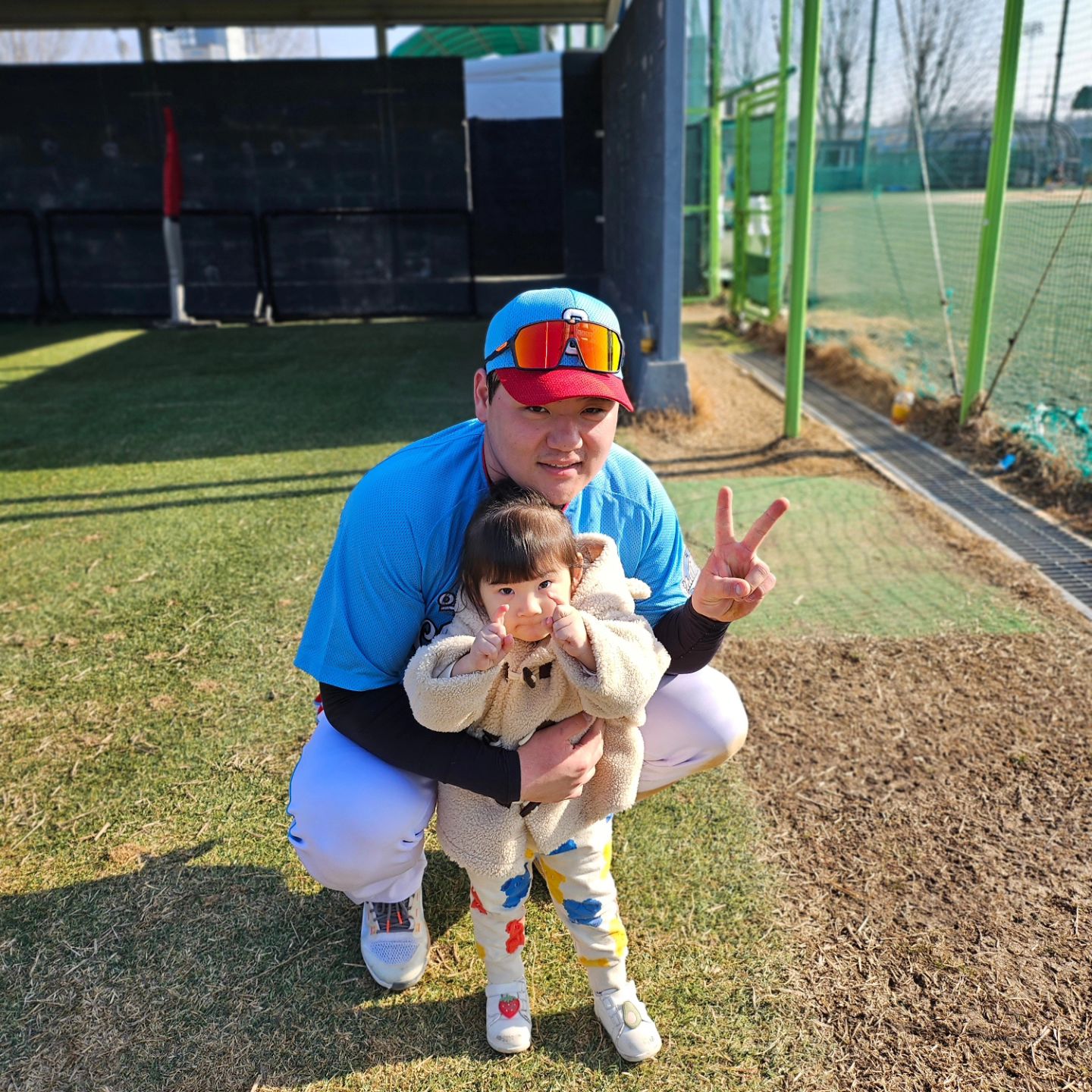 딸랑구들이랑 아빠 생일 기념
사회인 야구 따라가기😆⚾️

쿠키 답례는 hip__ok 
너모 예쁜 포장 맛은 말모 감사합니다✨️

#사회인야구 #주말일상 #육아스타그램