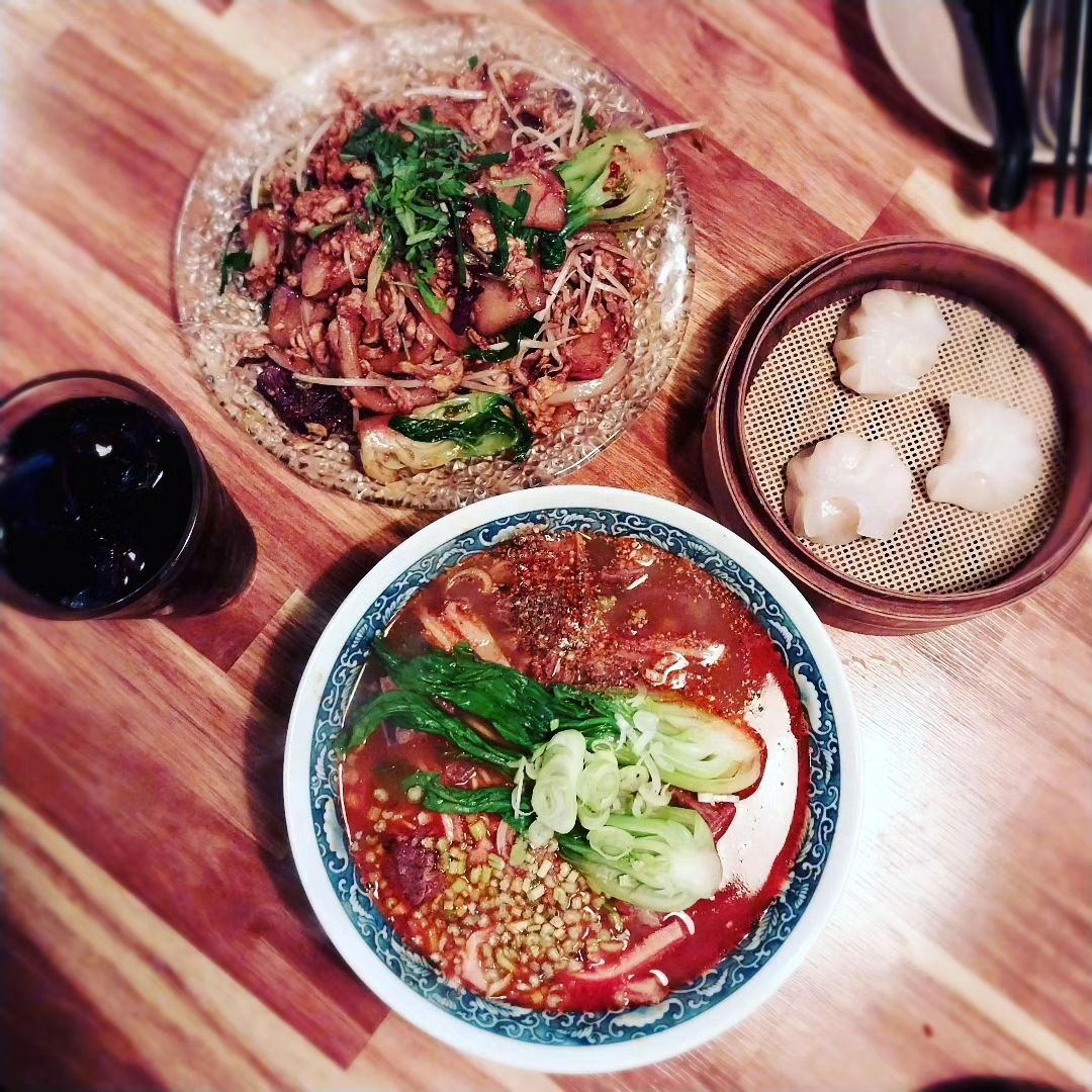 #스팀하우스인덕원점 

분위기 정말 좋고 주문 시스템도 편리했어요
주문한 메뉴는 #우육탕면 #소고기분모자볶음면 #새우하가우

세가지 메뉴 모두 정말 맛있었습니다👍 강력 추천하고 싶어요!
직원분들도 친절하고 맛과 분위기 모두 만족스러운 곳이었습니다! 
steamhouse_official

#스팀하우스#인덕원딤섬#인덕원탄탄면#인덕원꿔바로우#인덕원만두#인덕원중식#안양관양동맛집
