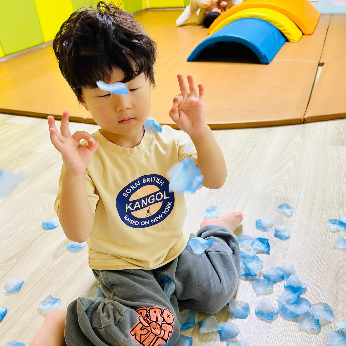집에서도 자주 저러는데
어린이집에서도 🤣 
도닦니?ㅋㅋㅋㅋㅋㅋㅋㅋ

#4세아들 #어린이집생활 #40개월 
#재간둥이💕