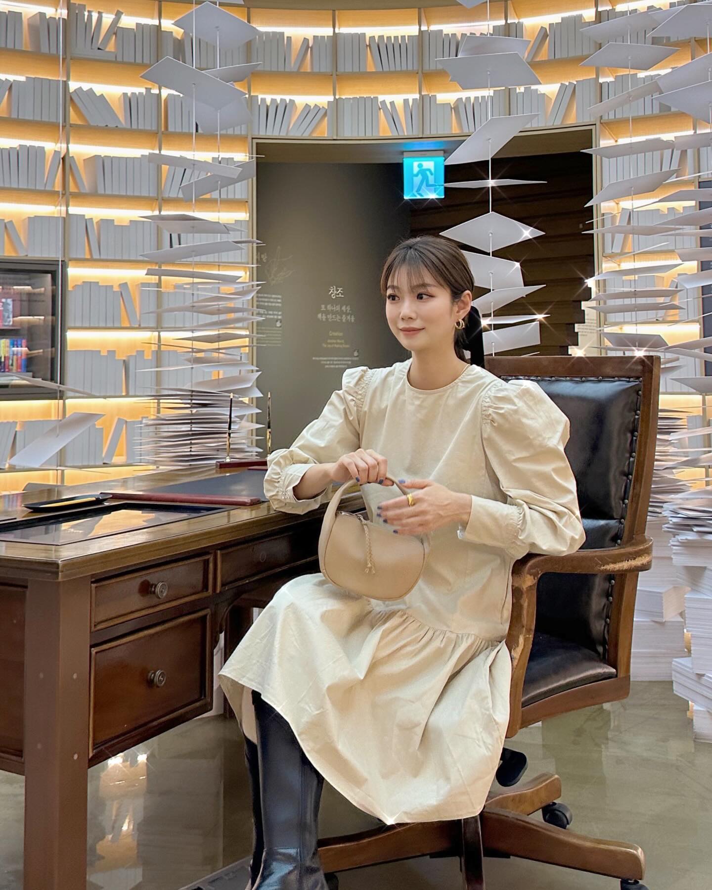 vengdi_official
귀여운 루나백 🤎
요즘 미니사이즈가 좋더라 〰️💫

#가방
#토트백 #여자가방 #여자가방추천
#겨울가방 #데일리백 #디자이너브랜드
#가방추천 #성수 #코디아이템
#토트백추천