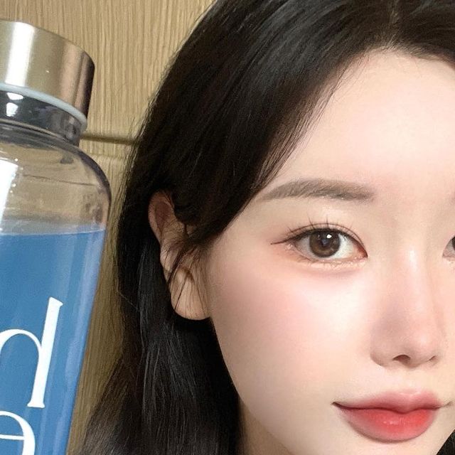 ෆ우지니 on Instagram: "히엔 핑크미 블루미💗💙 #히엔#heen#핑크미#블루미#비타민워터#피부건조녀#진에어입점#승무원일상템#승무원워터#진짜수분#수분보충제#맛있게물먹기#포도당#타