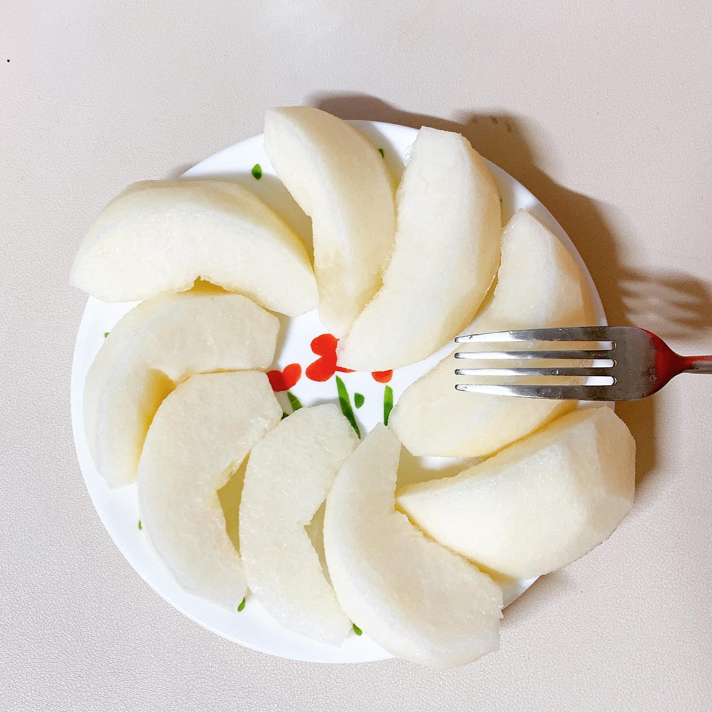 .
올해도 왔어용~
달고 신선한 배🍐🍐🍐
한국 배 이모티콘도 있었음 좋겠네요 ㅋㅋㅋ

작년보다 더 달고 맛있어용 😆
잘 먹겠습니다.

#배농사 #작년보다더맛있다 #힙팜농장 hip.farmer