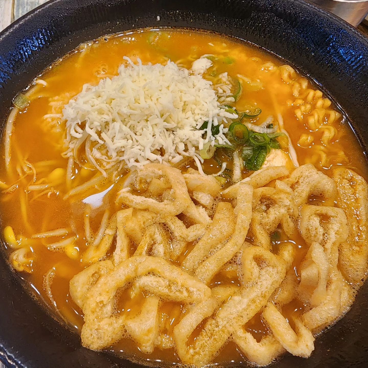 😋😋😋😋😋😋
오랜만에 줄 안서고 
바로 들어가기 성공🤪
#레알라면
.
#경희대맛집#경희대레알라면#옐로우맵게#내돈내산#좋아요#좋아요환영#좋아요추천#좋아요그램#좋아요반사#좋반#맛집#선팔#맞팔#선팔맞팔#먹팔#먹팔해요#먹팔환영#먹팔러#먹팔스타그램#맞팔해요#맞팔환영#맞팔스타그램#맞팔러#맞팔러환영#식탐여왕화들짝