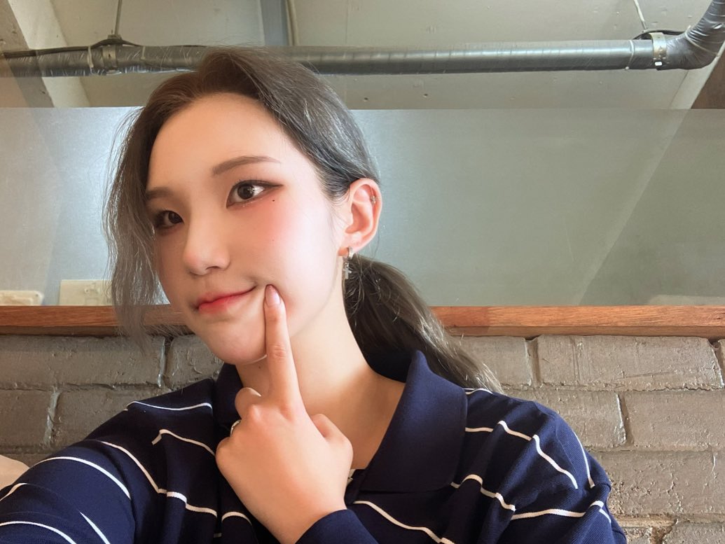 왜.. 외 다들 안 자… 새벽을 틈타 몰래 올리는 거였는디 다 들켜부럿어..~🥜🌰🥐😴