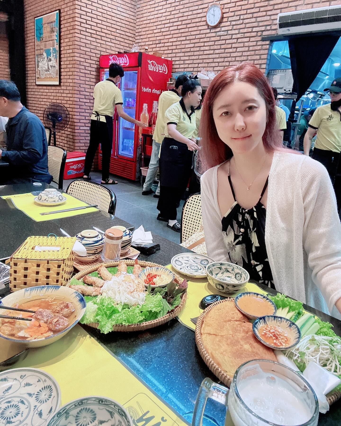 #안토이 #반쎄오맛집 #파인애플볶음밥 #분짜
또먹고싶다아아 
웨이팅 있는 이유가 이쒀,,
담엔 넴느엉먹으러가야지!