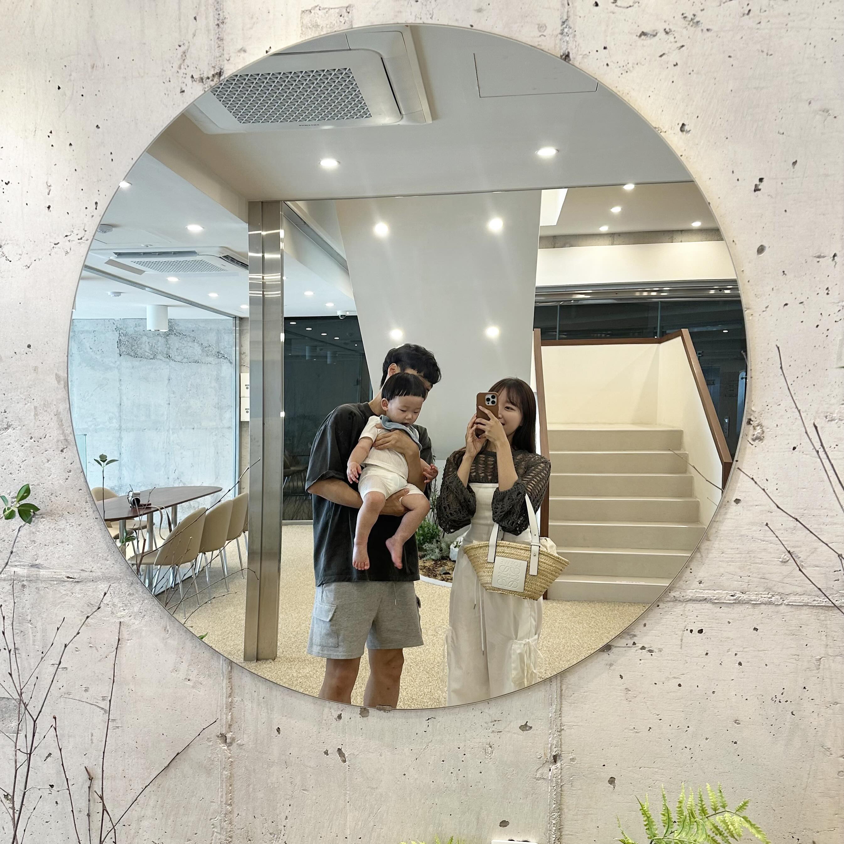 점점 셋이 찍기 힘들어진당 〰️🤣

#여수여행 #모이핀 #돌산카페 
#여수in겸뚜 #여수카페