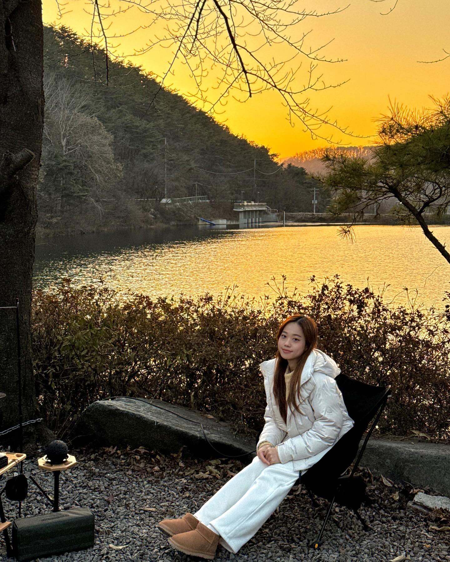 일몰 바라보며, 🧡

12월도 행복하게 보냅시당 !

여기는 김포에 위치한 캠핑장이에요
호수뷰를 바라보고 있어 힐링 그자체 ☺️💛

✔️호수 D-13~ 14 사이트는 수영금지 안내판이 있으니 참고하세요 😌