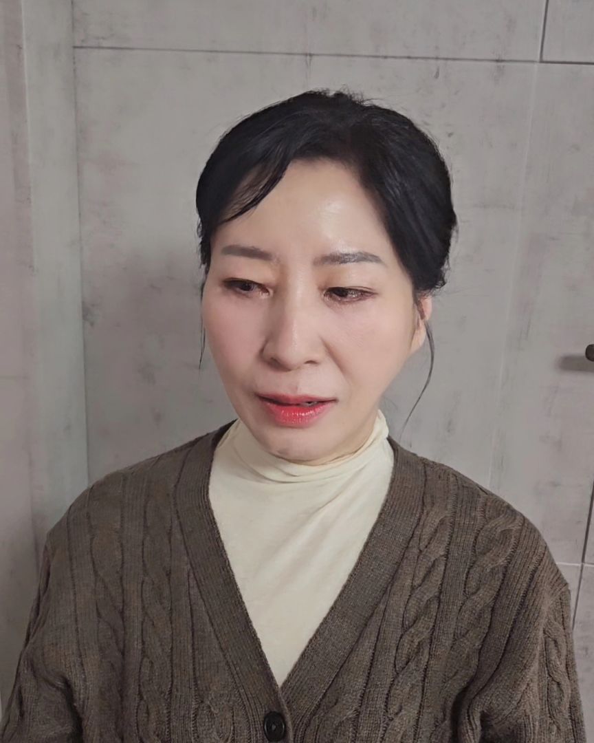 3번째 재방문 고객님
다음주에도 예약 해주셨어요
감사합니다 💕 

오늘도 데일리하고 어려 보이게 해주세요~
음악모임 있으시다고
오늘은 레드랑 코랄 믹스립으로 마무리😊

#출장헤어메이크업 
#수원출장메이크업 
#파장동메이크업
#화서동메이크업 #오전동메이크업
#성복동출장메이크업 #성복동메이크업
#천천동출장메이크업 #상현동메이크업
#수원출장메이크업 #북수원출장메이크업 
#광교출장메이크업 #수원프로필메이크업 
#의왕출장메이크업 #매탄동출장메이크업
#수원혼주메이크업 #수원면접메이크업 
#수원돌잔치메이크업 #천천동출장메이크업
 #율전동출장메이크업
#파장동메이크업 #조원동출장메이크업
#송죽동출장메이크업 #영화동출장메이크업
#수원역출장메이크업 #호매실출장메이크업
#용인출장메이크업 #화성출장메이크업
 #기흥출장메이크업