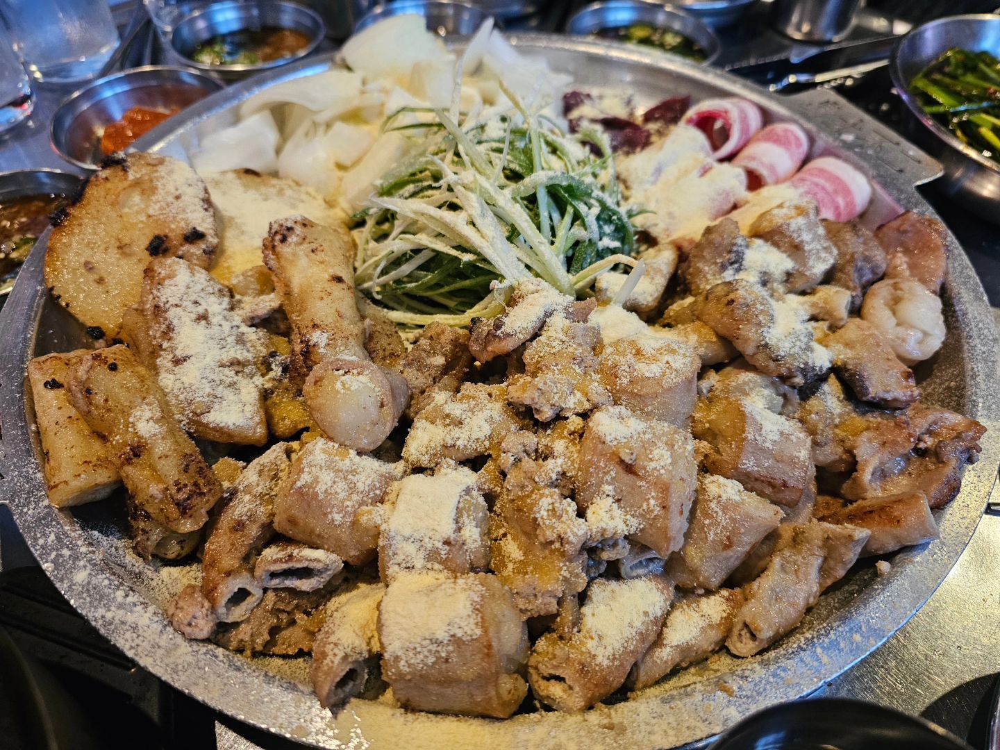 #240308
오랜만에 회사사람들과
오랜만에 말뚝곱창

간만에 먹어도 맛있구나....
폭풍흡입!

곱창7인분 볶음밥3인분ㅋㅋㅋㅋ
2차 못간게 허전하고 아쉬웠음😭

다음엔 국물닭발 고고고고고고고!!!
.
.
.
.
.
.
.
.
.
.
.
.
.
.
.
.
.
.
.
.
.
.
.
.
.
.
.
#구디 #구디역 #구로디지털단지역 #깔깔거리 #말뚝곱창 #곱창 #막창 #대창 #염통 #존맛탱 #먹깨비 #먹부림 #먹스타그램 #먹방 #먹팔 #수양인