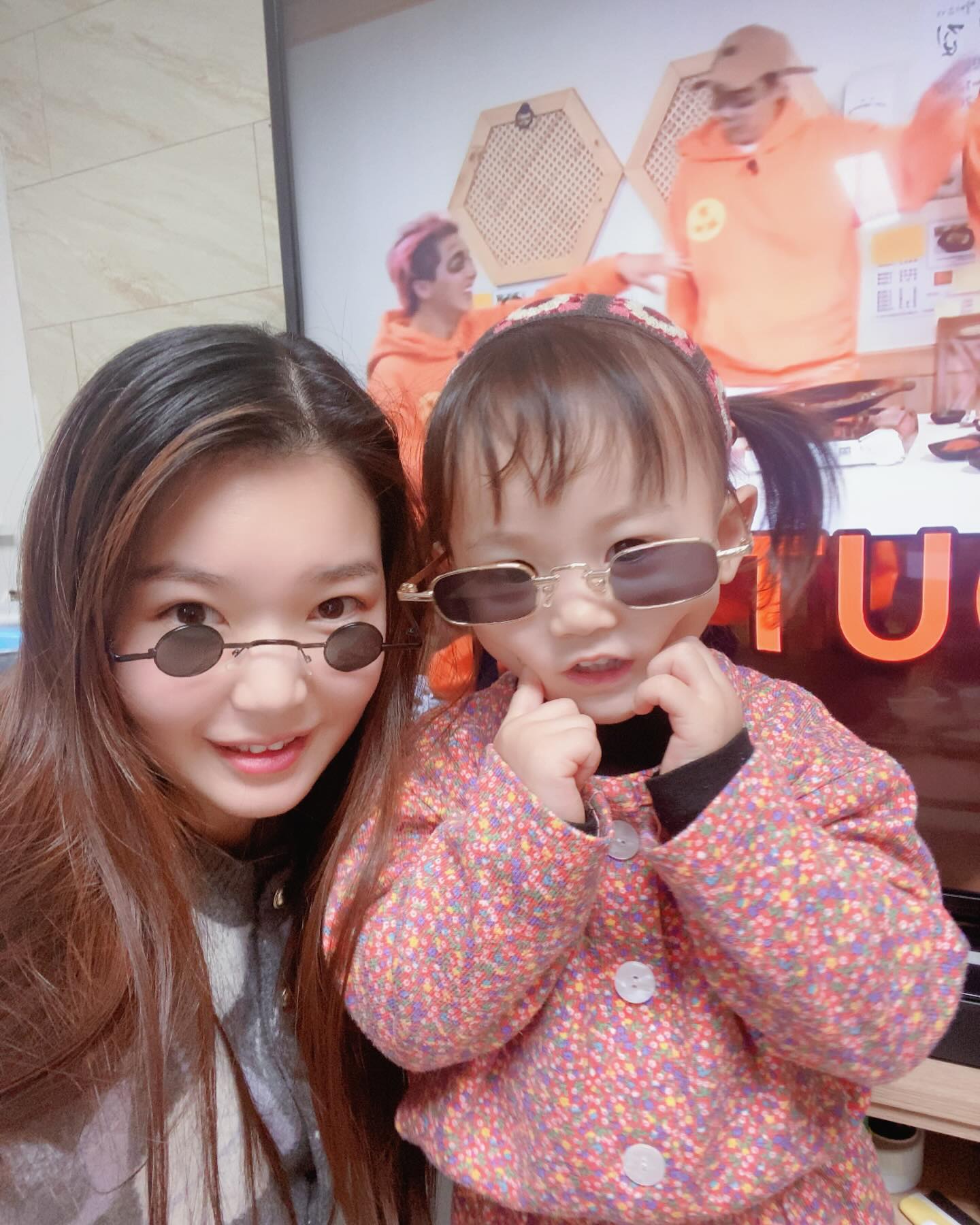 😎
#일요일
오랜만에 모여서 뽀니네 집들♥︎i
영순이 티비보는거 너무 귀여워 순하고 착한 영순이 🐶
신쭈아>_<넌 정말 사랑이야 겸땡이 이모가 너모넘모나 쨔랑해😍💕 토리야~~빨리나왕 이모가 놀아쥬께👶🏻🍼🤍🤍🤍🤍