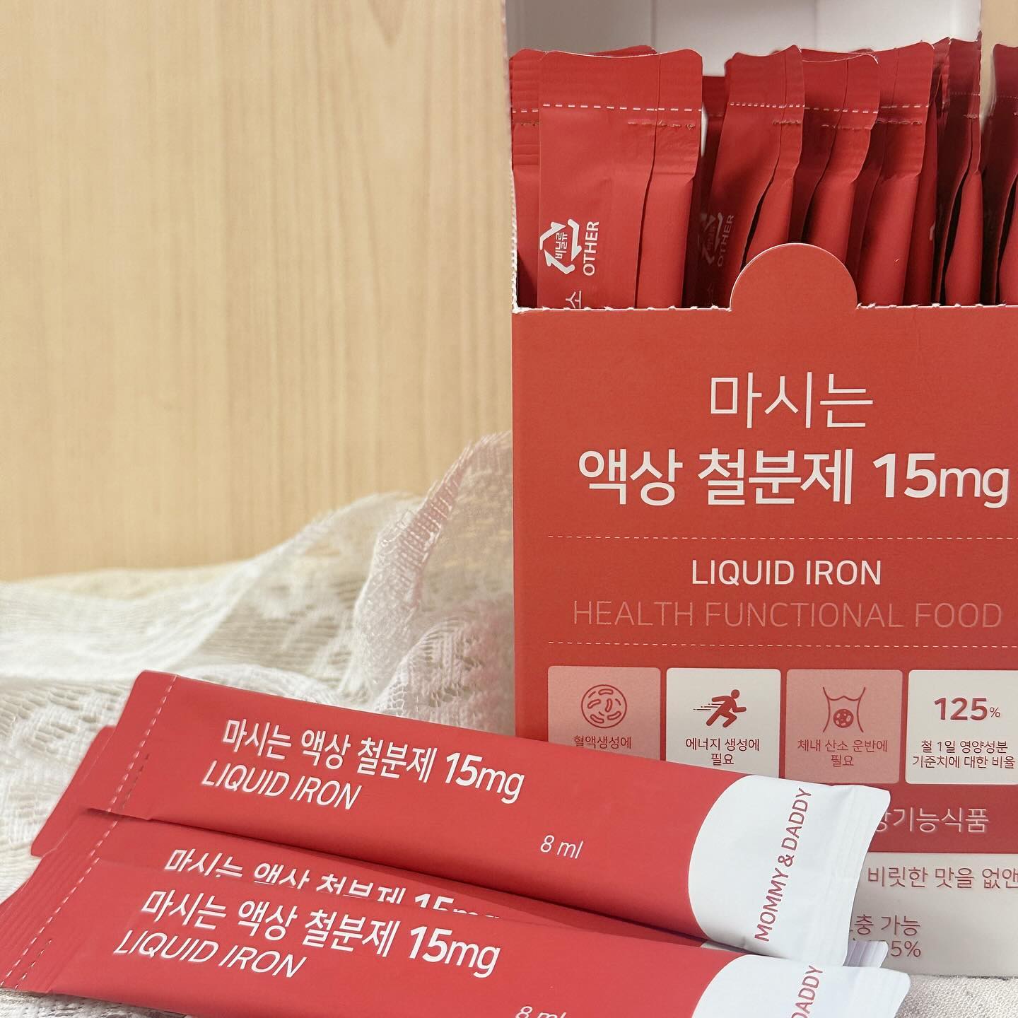 #협찬#제품제공

건강검진 하고 빈혈수치가 
매번 낮게 나와서 철분제를 찾고 있었는데 

알약으로 된건 변비가 생겨서 잘 먹어지지 않더라구요! 

그런데 마미앤대디 액상철분은 액체타입에 딸기맛이라
먹을때 거부감도 없고 변비도 안생기는 느낌이였어요 
스틱으로 한포씩 되어 있어서 
휴대하기도 너무 편하고 외출해서
물 없이 먹을수 있어 너무 좋았어요

마미앤대디 마시는 액상철분은 레시틴과 전분으로 철분을 '마이크로캡슐화'시켜 안정성은 높이고 철분의 고유한 비린 맛을 줄여서 
정말 거부감 없이 편하게 철분 섭취가 가능해요! 

그리고 

아이들한테도 철분이 필요한데 
온가족이 모두 즐길수 있는 제품이라 더 좋더라구요💕

성장기 어린이는 물론이고 임산부도 안심하고 
섭취가능한 마미앤대디 액상형 철분제 완전 강추해요🫶🏻

ෆ⸒⸒𝕋𝕙𝕒𝕟𝕜 𝕪𝕠𝕦 mommydaddy_official 

#마미앤대디#마미앤대디액상철분제 #철분
#철분제 #액상철분제 #철분제추천
#임산부철분제 #영양제추천 #철분보충
#변비없는철분제 #임산부철분