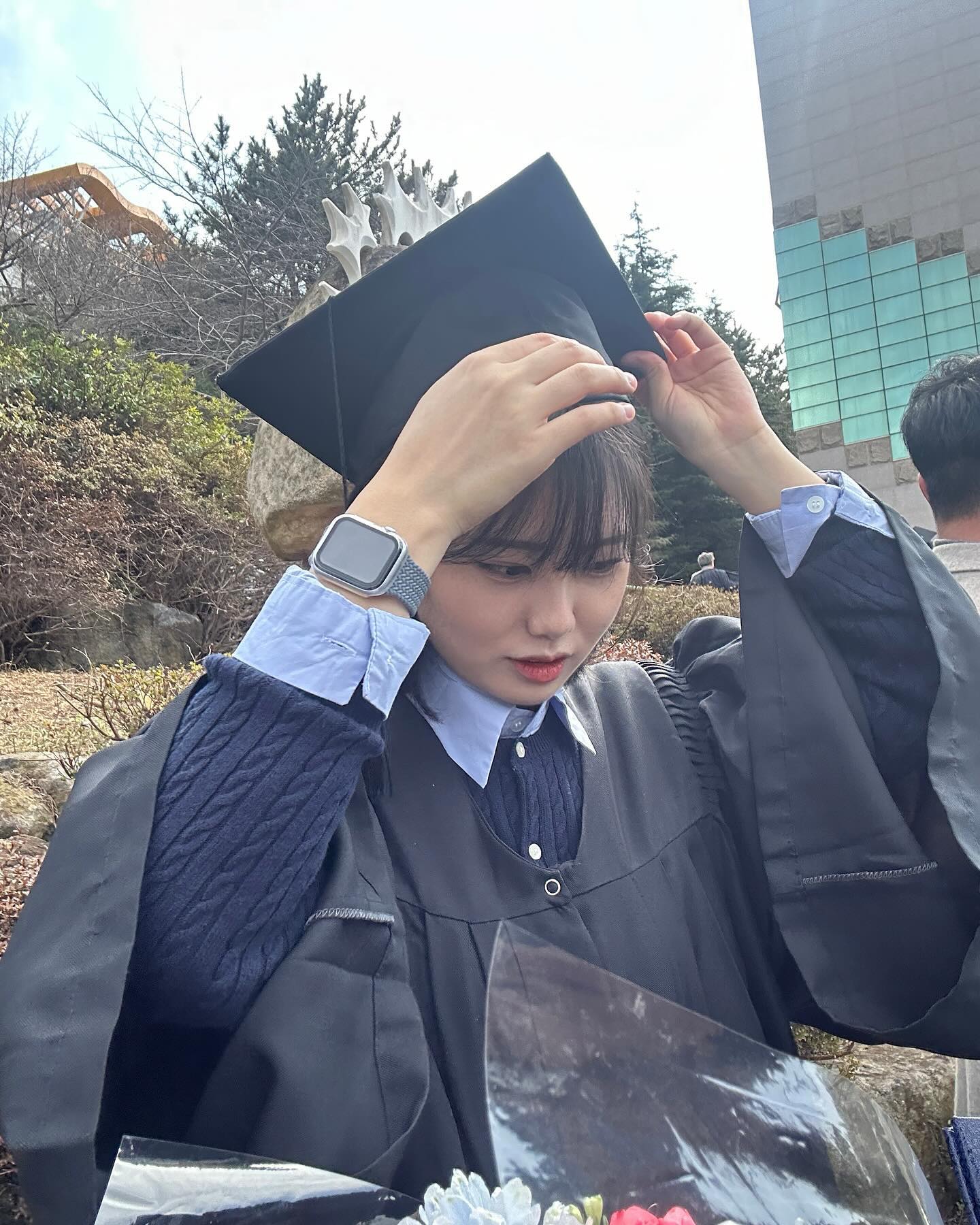 졸 업 🎓
4년 동안 영도 왔다 갔다 하느라 수고한 울 엄빵이 🥺
기도로 응원해주신 모든 분들 감사합니다 🤍🫶🏻