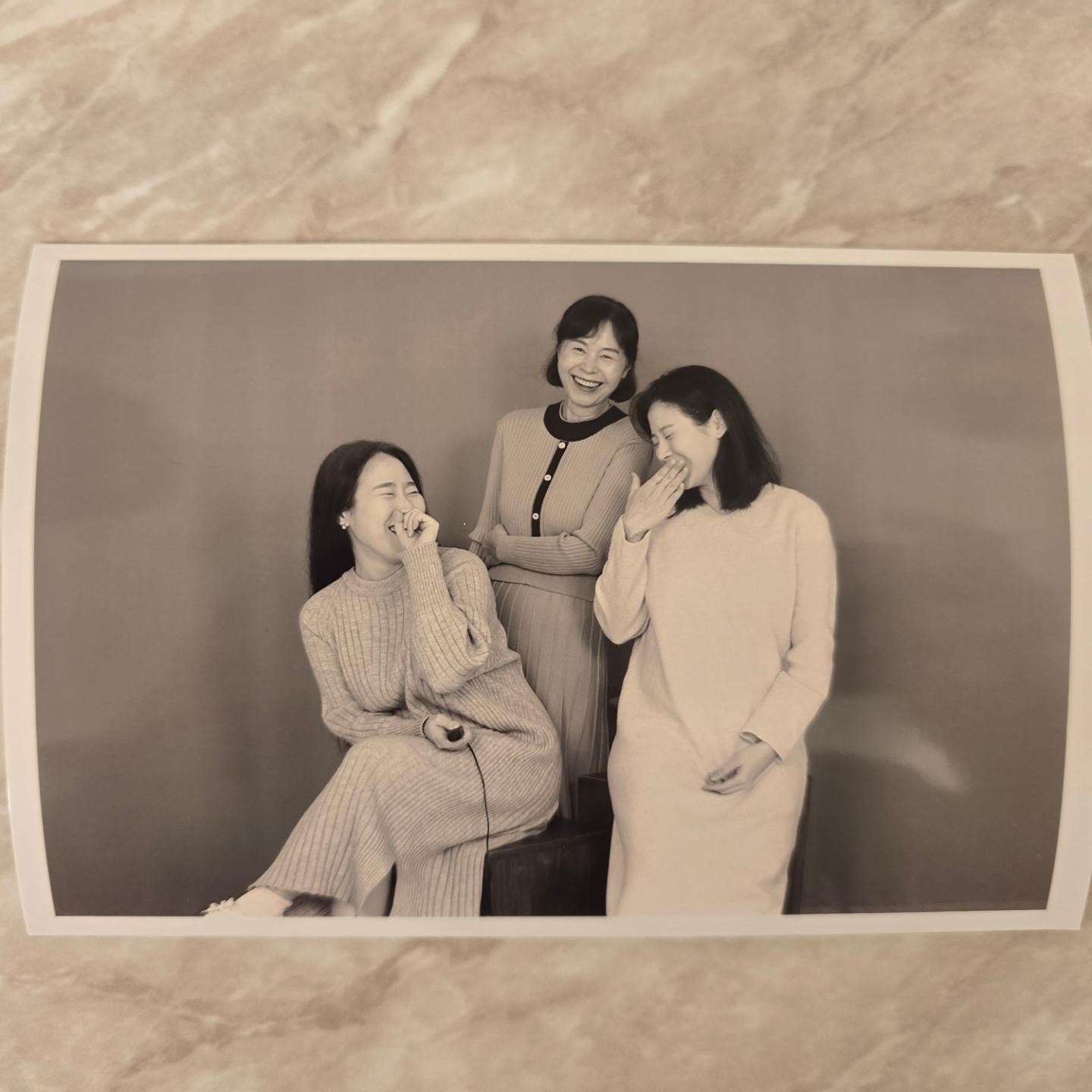 남자들은 집에두고 여자들끼리 댕겨온 경주😍
너무 어릴때 다녀와서 무덤안에 들어갔다온 기억밖에 없었는데
이곳저곳 돌아댕기다가 먹고 쉬고 한 여행🩷
내가 딸래미를 가득 원했던 이유인 나의 엄마👧
앞으로도 봉애찌 우리 친구처럼 살자😍
담달이면,  또 새로운 라이프를 살게 될 예리미두 화이링😘