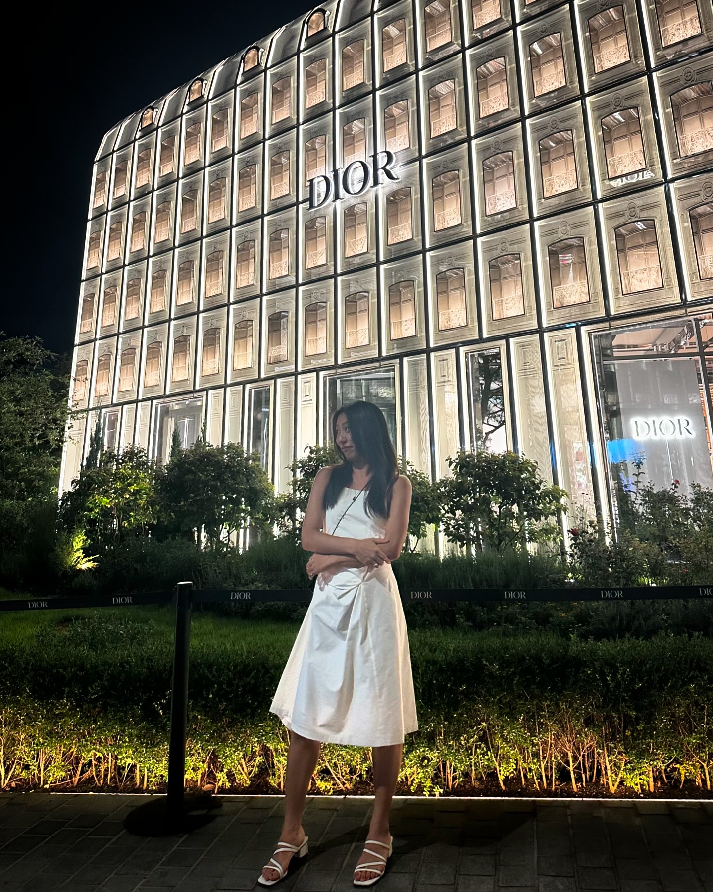 여름이 가는게 아쉬워⋆｡˚⋆｡˚ 
이대로 가을이 오면 장롱면허처럼 내년까지 묵혀둘 것 같은 새로 산 백리스 드레스를 입었다. 차려입으니까 리프레쉬되고 좋다. 가끔 이렇게 월간 행사처럼 드레스업 해야지.
+올해 세번밖에 안간 한강수영장 친구들과 폐장일 기념으로🌞