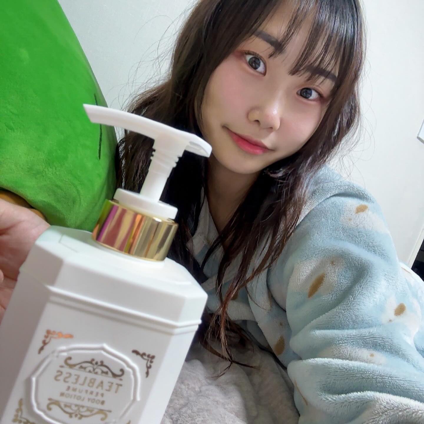 #광고 #티블레스 

매일 밤 내 몸에서 꽃향 촤르르날 수 있게 
도와주는 티블레스녀석🫶🏻

저는 집에 있는 시간이 많이 없기에 
밤마다 힐링하는시간이 꼭 필요한 편인데

내가 좋아하는 비누향 맡으면서 기분 좋게 잘 수 있어서 매우조아요❤️‍🔥
이제 연휴 3일내내 뭐하구 놀지 벌써부터 신나쟈냐