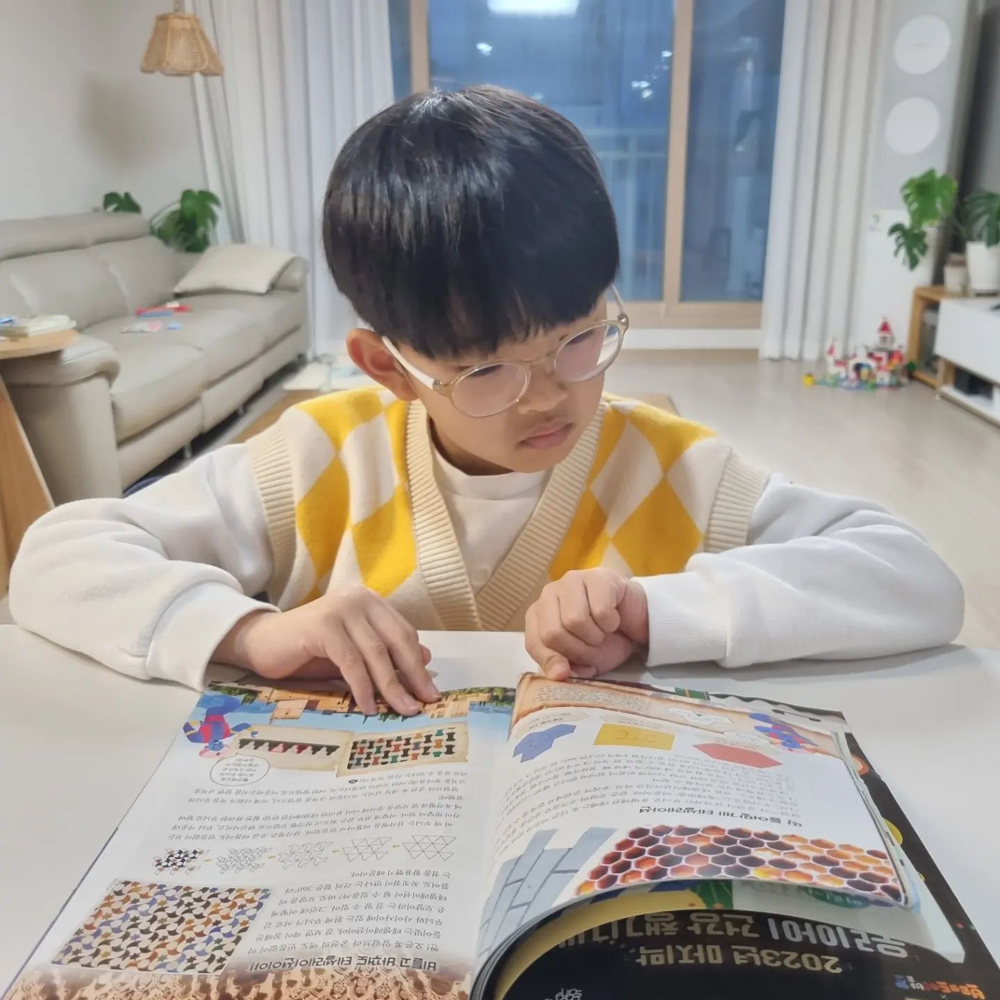 #협찬

벌써 이주째 접어드는 겨울방학.
시간 이거 대체 무슨일인지?

한게 아무것도 없다.
어수동 읽은거 밖에🤣🤣

#초등겨울방학
#수학필독서
#초2겨울방학