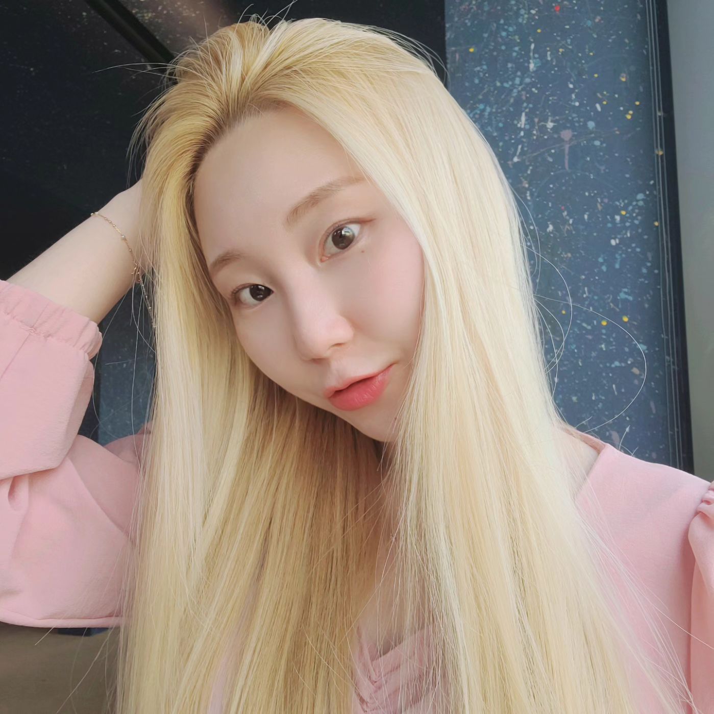 실외보다 실내가 좋고
서있으면 앉고싶고 앉아있으면 눕고싶어 ㅋㅋㅋㅋㅋㅋㅋ
에잉
#휴가중 #행복해 #I100% #제주도카페