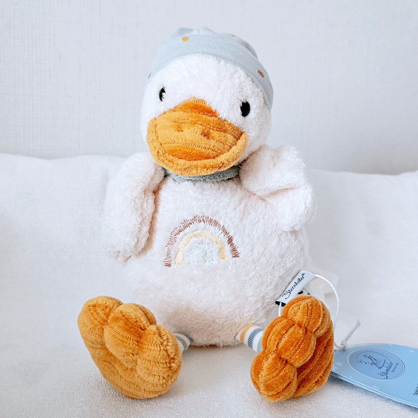 #제품제공 #슈테른탈러 #애착인형 🦆
sterntalerkorea 
⠀
⠀
5월에 만날 꿀벌이는 벌써부터 애착인형 부자인데 그 중 아빠가 자기 이름이 덕이라 오리인형 생긴걸 굉장히 환영했다는건 안 비밀ヽ（´∀｀）ノ
⠀
⠀
독일에선 이미 유명한 아기 애착인형이라 보들보들한 촉감은 물론, 아기들이 좋아할만한 오르골 소리까지 나는 귀여운 인형 (๑°꒵°๑)･*♡
⠀
⠀
꿀벌이의 반응이 궁금하니 5월까지 잘 보관해뒀다가 줘봐야겠다ෆ
⠀
⠀

⠀⠀⠀
⠀
⠀

⠀⠀⠀
⠀
⠀
#오가닉인형 #어린이인형 #Instagram #좋아요 #팔로우 #육아맘 #정보공유 #제품공유 #sterntaler #독일유아용품 #유럽유아용품 #남자아이인형 #여자아이인형 #손인형 #신생아인형 #유아용품 #출산선물 #출산용품 #독일장난감 #독일인형 #아기우주복 #애착손수건 #오리인형 #EDDA