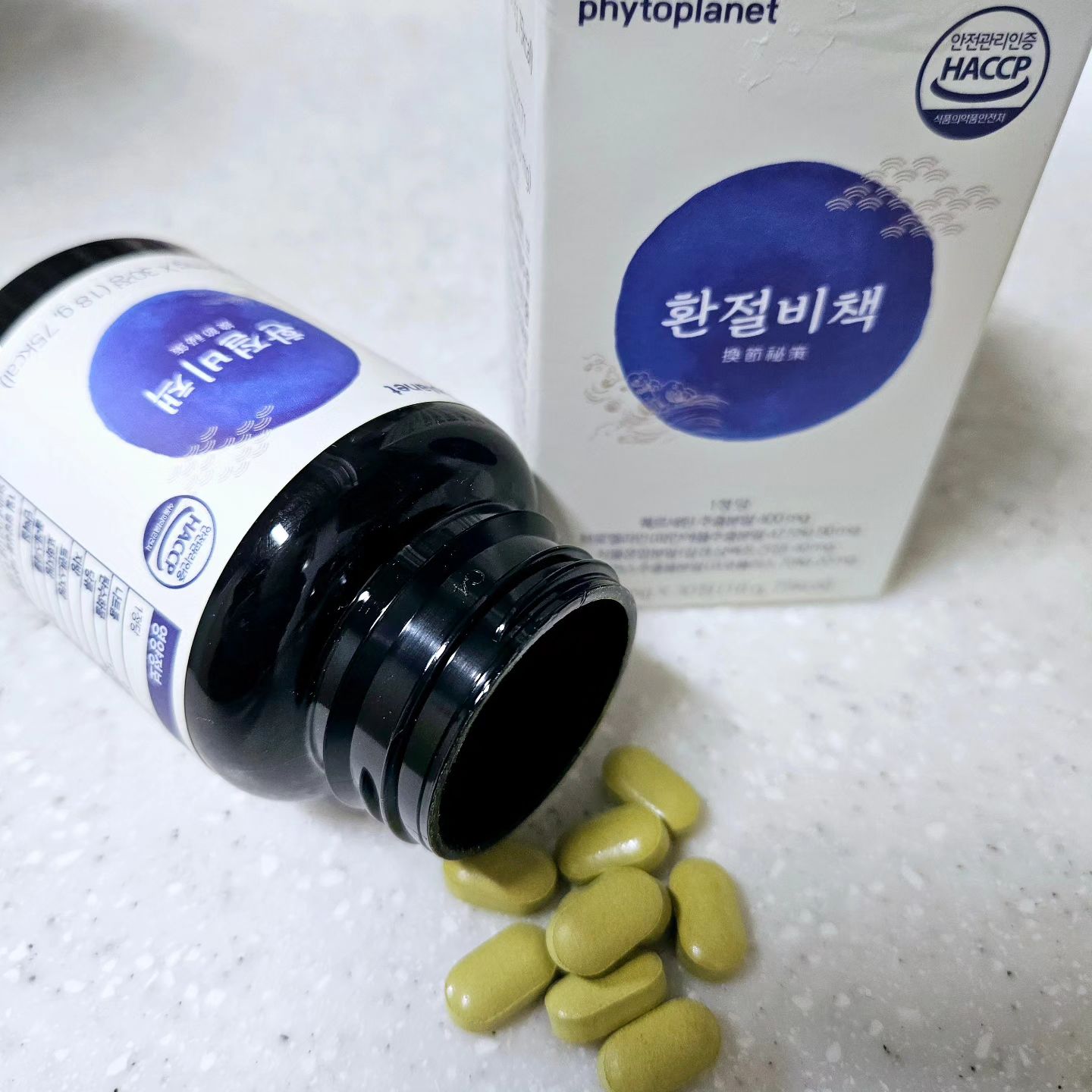 #협찬 #환절비책 

요즘처럼 추워지고 날씨 변화가 많아지는 요즘 #환절기 #꿀템 #환절비책
약사와 한의사가 연구해서 믿고 먹을 수 있고 천연 항산화제인 #퀘르세틴 은 물론 #삼백초 #도라지 #생강 #추출물 이 들어가서 더 편하게 먹을 수 있어요 
특히 겨울이면 심해지는 #미세먼지 #비염 이 있을때도 먹어주면 좋은 #환절기필수템 ❄️
.
.
#오늘도잘먹었습니다
#오호 #다먹자 #ohho #damukja 
#파이토플래닛 #건강식품 #퀘르세틴 #브로멜라인 #환절기피부관리 #먹스타그램 #먹스타 #맛스타그램 #likeforlikeback #like4like #먹소통환영 #likeforlikeback #likeforlikes
