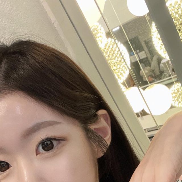 블랑소타🕊️ on Instagram: "#광고 방송 카메라나 핸드폰 기본카메라가 무섭다면✨ 평소에 거울보면서 스스로 안면비대칭을 느끼기 어렵다가도 사진을 찍어보면 유독 맘에 안드시는 분들 계