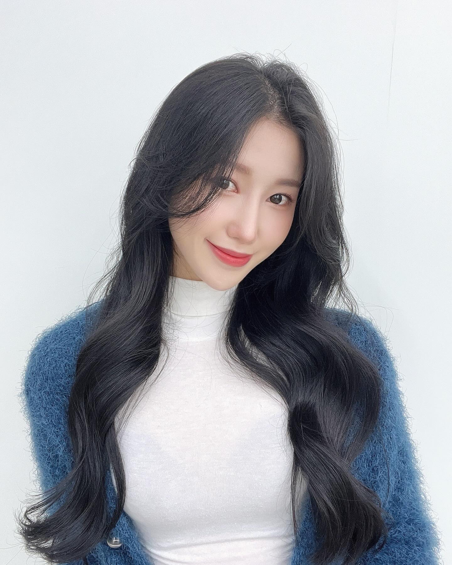 오랜만에 크리닉해서 기분 좋다💙
기장 조금 줄였는데도 많이 자른 거 같은 건 내 착각인가ㅠㅠ
.
.
.
#둔산동미용실 #에이노이둔산점 #셀카 #셀피 #둔산동카페 #데일리룩 #팔로우 #좋아요 #좋아요반사 #selca #selifie #likes #치어리더 #여행 #카페 #대전