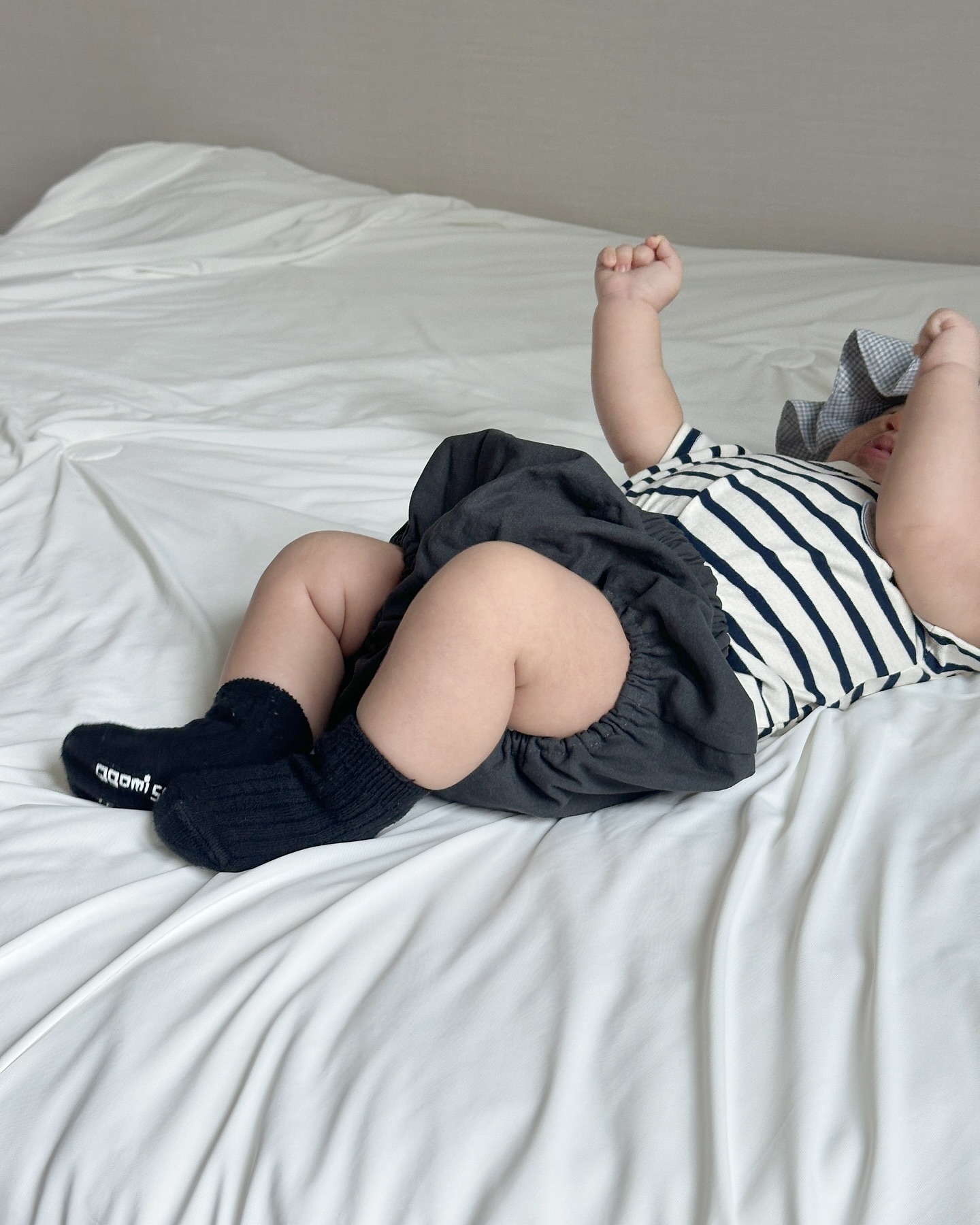 👶🏻 엄마 나는 또 어디가????

꼬까옷 입는 재미로 맨날 나가고프다.ᐟ 
6m 사이즈인데 진짜 6개월때는 
못 입겠는 걸-? 🖤
무럭무럭 크고 있는 너, 감사해 🤍✨

#생후60일 #성장기록