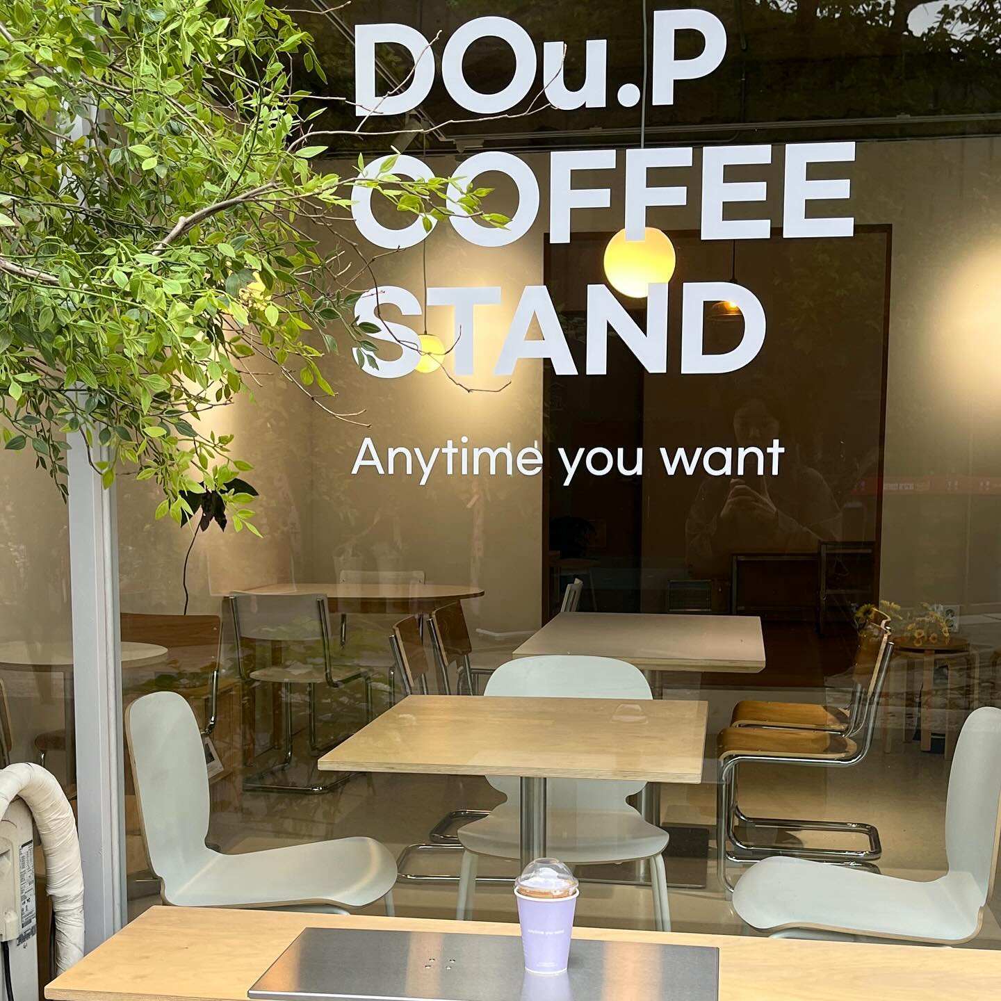 새벽요가 끝나고 도우프에서 커피한잔 .. ☕️