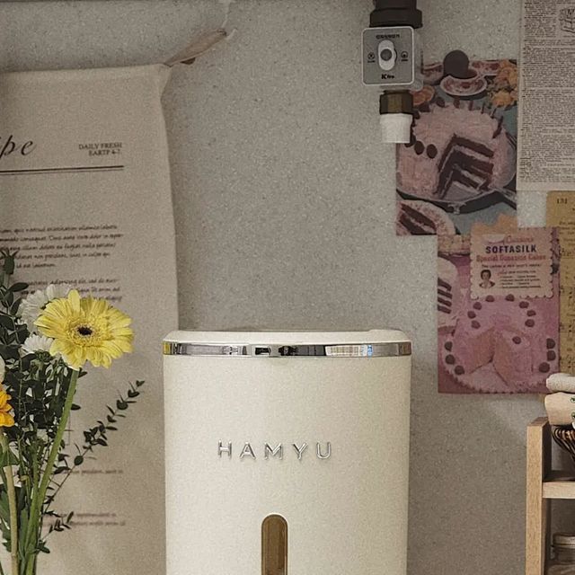 데일리우주 on Instagram: "#광고 쌀 씻을때 불편한건 바로 쌀을 옮기는 일?¿ 한컴한컵 퍼 옮기다가 귀찮아서 대충 계량하고 밥 짓기🥲 하뮤 계량 쌀통은 원터치 방식으로 누르면 쌀이 나오고,