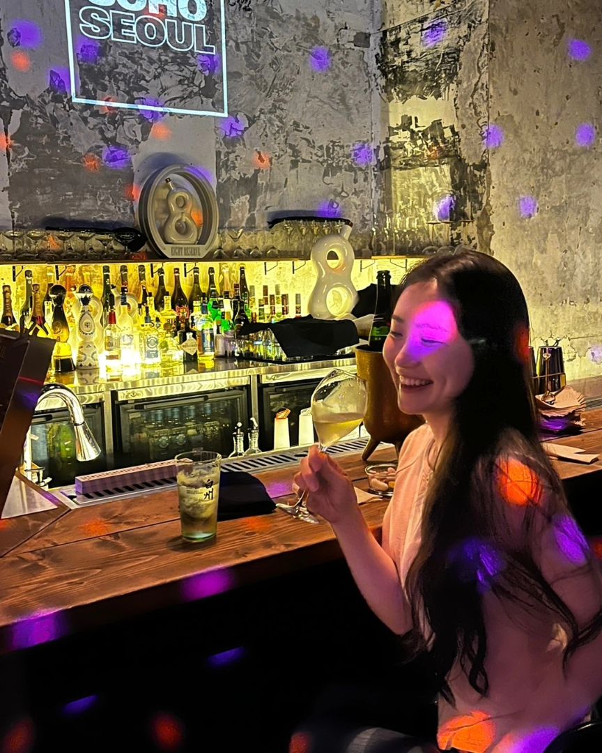 파뤼투나잇 🥳 

#칵테일 마시구~
샷도 한잔~

일요일저녁이라 조용해서 더 좋았던
#소호라운지서울

#압구정로데오 #압로라운지 #압구정로데오바