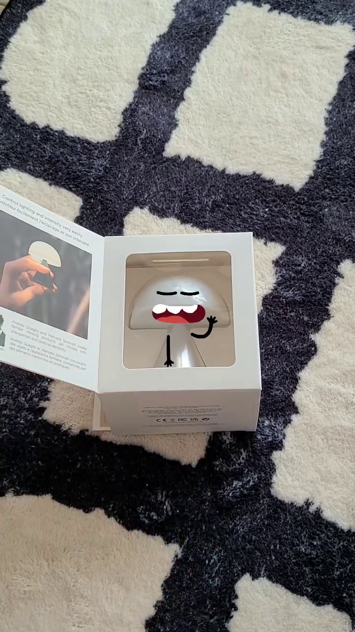 너무너무 귀여운 버섯조명을 데려왔어요 
우리집에서 잘 살아보자

지인 집들이 선물로 준비했다가
실물보고 너무 귀여워서 저도 하나 더 샀다는 😂 

우다다의 목소리까지 함께하니 
귀여워주거 \ (>___<) /♡

#우다다네집 
#렉슨미나미니 #렉슨미나 #귀여운조명 #버섯조명 #집꾸미기 #예쁜집 #홈스윗홈 #home #sweethome #LEXON #lexonmina #소통해요 #주부일상 #딸엄마