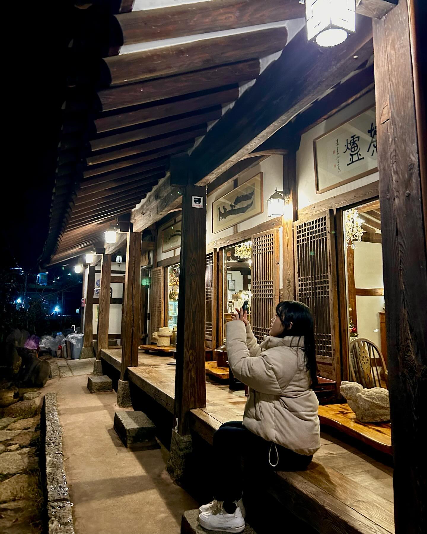 보성의 밤은 생각보다 더 춥고, 고요하고, 어두웠다. 그래서 살가운 사람들이 더 빛나고 따뜻했던 것 같아🫠

#보성여행 #벌교여행 #보성 #벌교 #춘운서옥 #보성여관
