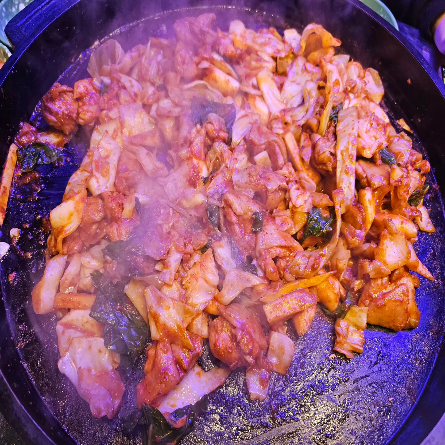 우리동네 닭갈비맛집!!
리뉴얼하고 첫방문~~
역시나 분이기짱!! 맛도짱!!

#쁨이네닭갈비 #포항맛집 #양덕맛집 #포항핫플
#양덕핫플 #닭갈비는쁨이네