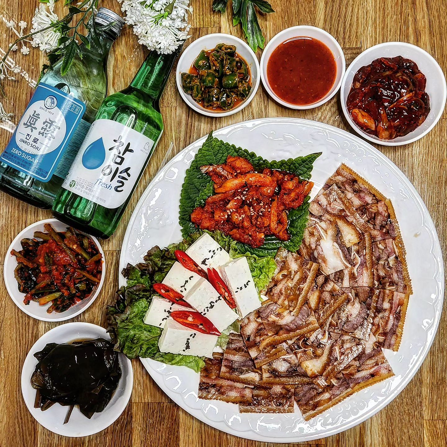 편육에 쏘주로 불금달려보아요❤️❤️
아빠식당 신메뉴로 편육이 나왔는데요
보쌈, 족발이 실패없었던 만큼 역시나
편육도 믿고 먹었답니당🫶🫶🫶
적당히 꼬들꼬들하면서 안주로 최강이에여
여기에 명태회무침까지 곁들이면 갓벽🥰
오늘 신나게 마셔보아용😋😋😋
.
hg_food_
#협찬 #아빠식당 #쉬운요리 #편육 #밀키트 #밀키트추천 #밀키트맛집 #편육맛집 #술안주맛집 #홈술안주 #홈포차 #명태회무침 #집밥추천 #홈스토랑 #좋반